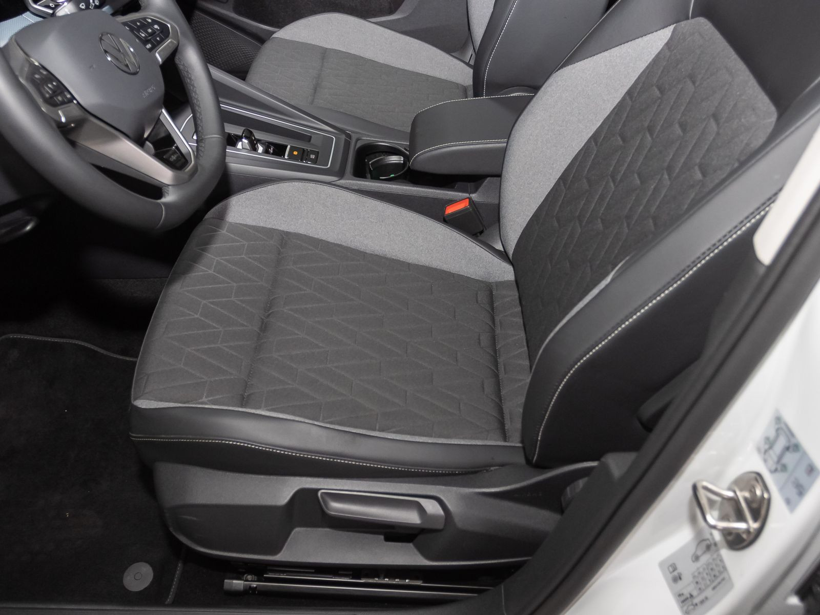 Volkswagen Golf VIII 1.5 eTSI DSG Goal, AHK, Navi, LED-Plus, Rückfahrkamera, App-Connect