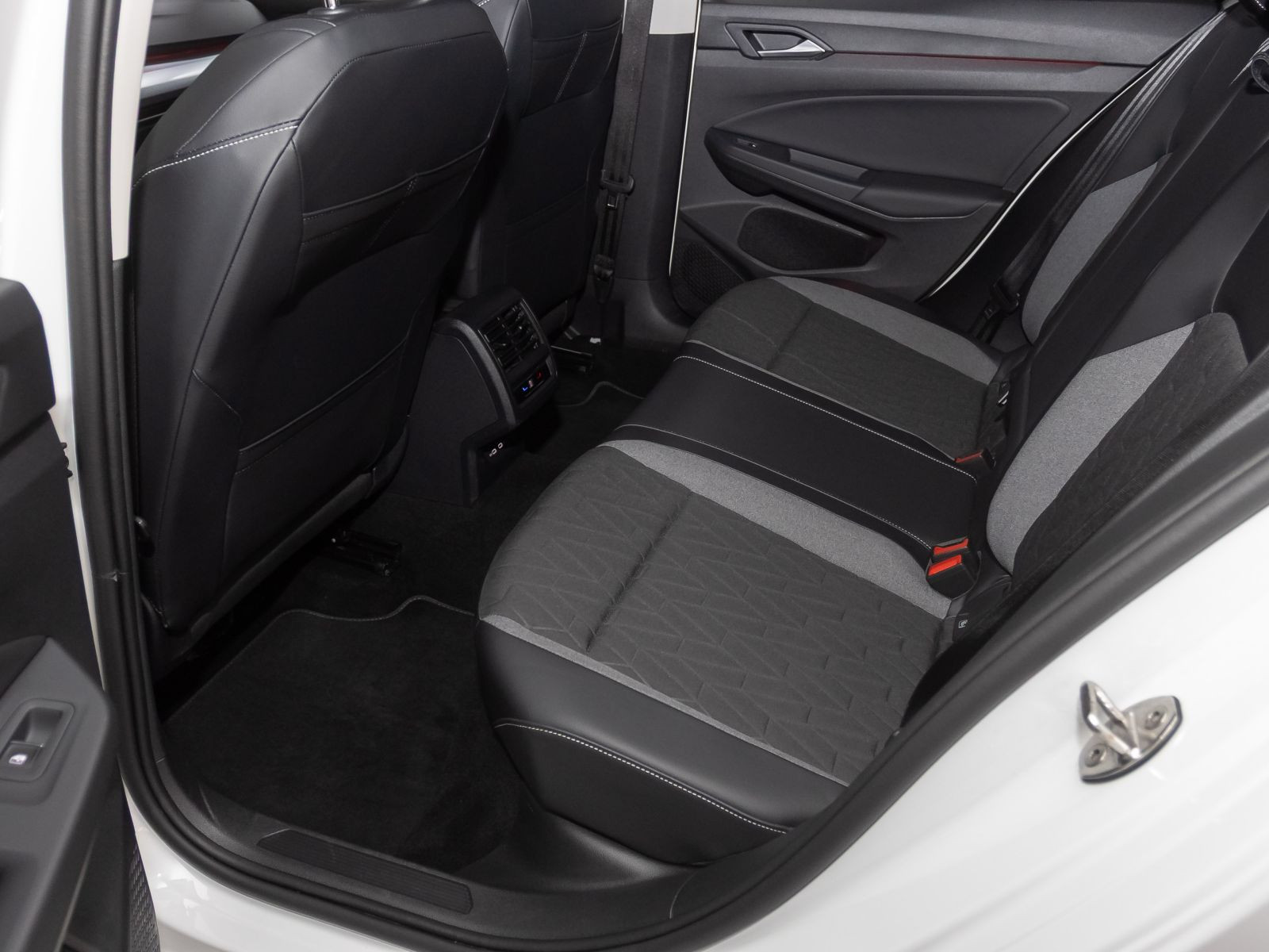 Volkswagen Golf VIII 1.5 eTSI DSG Goal, AHK, Navi, LED-Plus, Rückfahrkamera, App-Connect