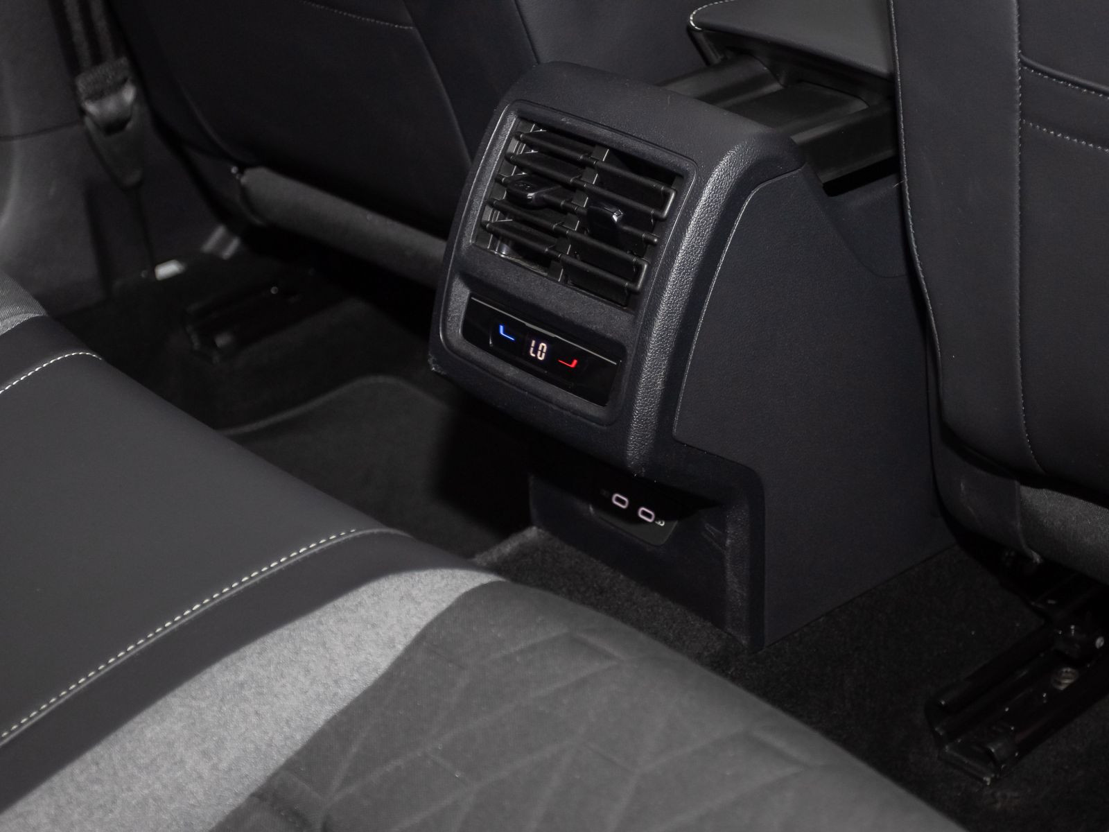 Volkswagen Golf VIII 1.5 eTSI DSG Goal, AHK, Navi, LED-Plus, Rückfahrkamera, App-Connect