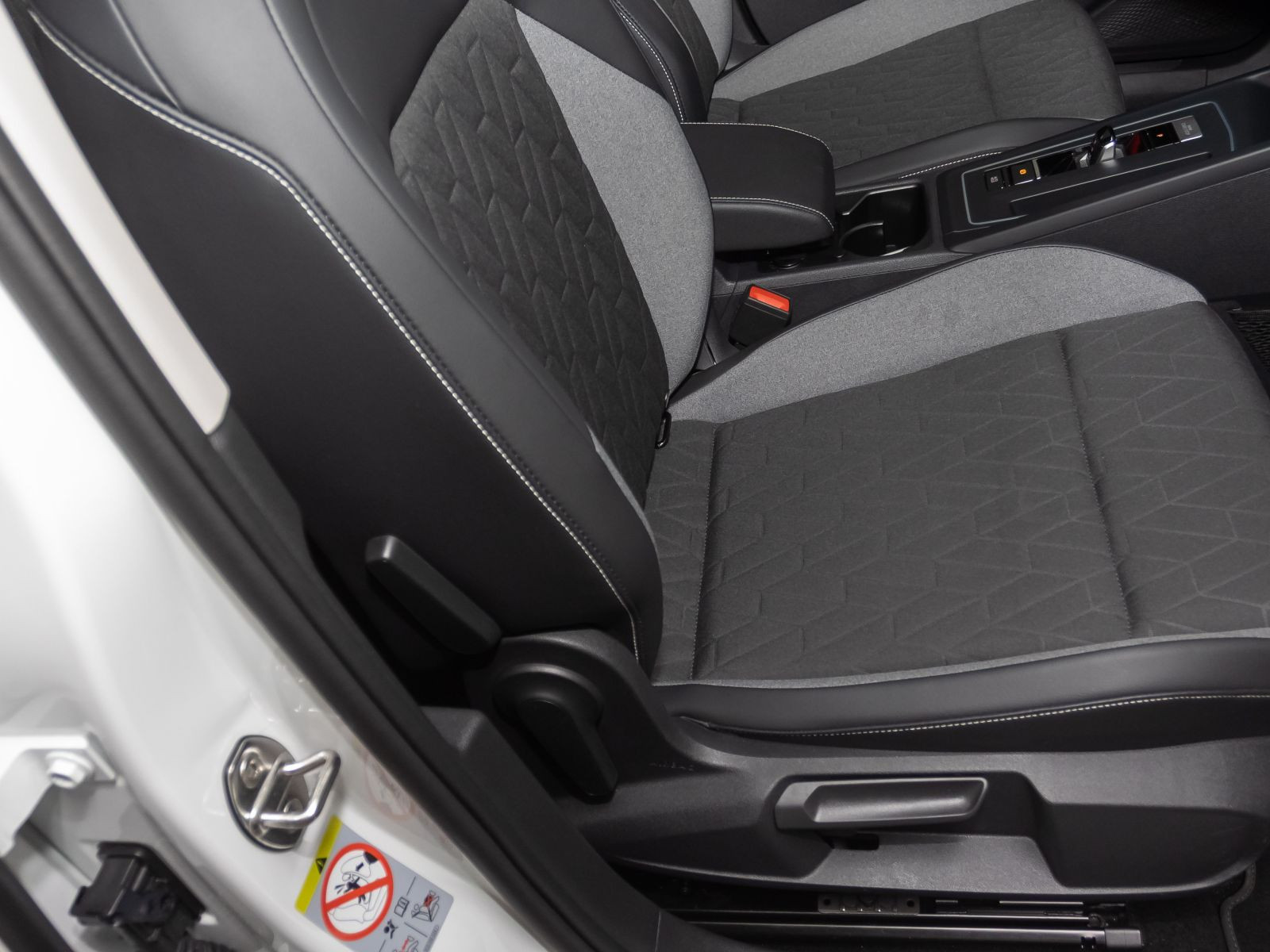Volkswagen Golf VIII 1.5 eTSI DSG Goal, AHK, Navi, LED-Plus, Rückfahrkamera, App-Connect
