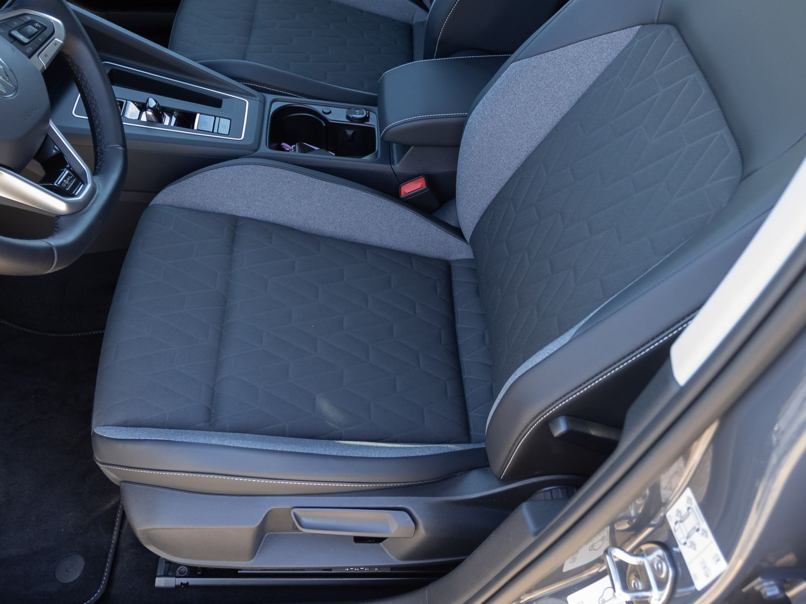 Volkswagen Golf VIII 1.5 eTSI DSG Goal, AHK, Navi, LED-Plus, Rückfahrkamera, App-Connect