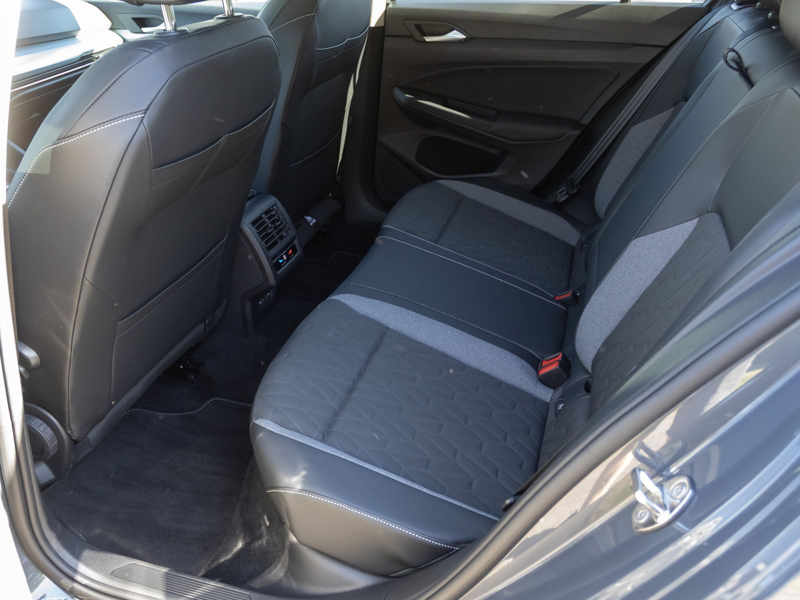 Volkswagen Golf VIII 1.5 eTSI DSG Goal, AHK, Navi, LED-Plus, Rückfahrkamera, App-Connect