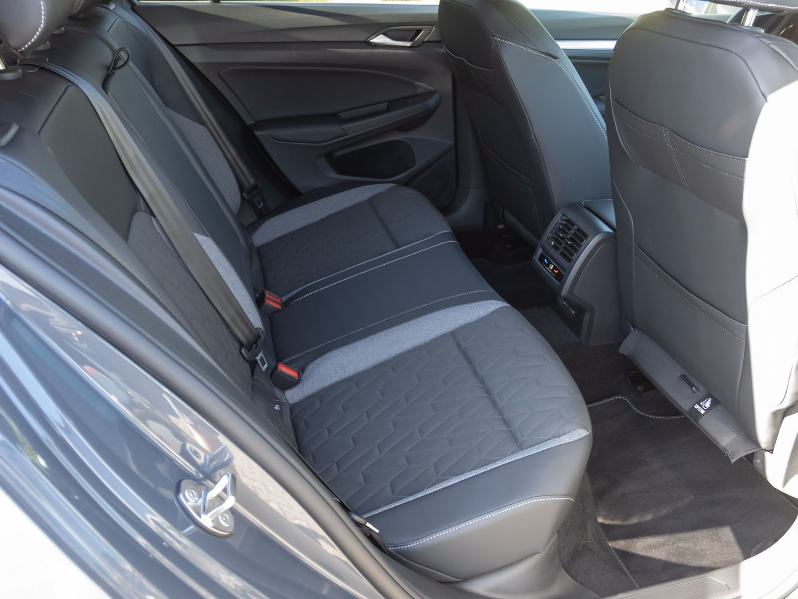 Volkswagen Golf VIII 1.5 eTSI DSG Goal, AHK, Navi, LED-Plus, Rückfahrkamera, App-Connect