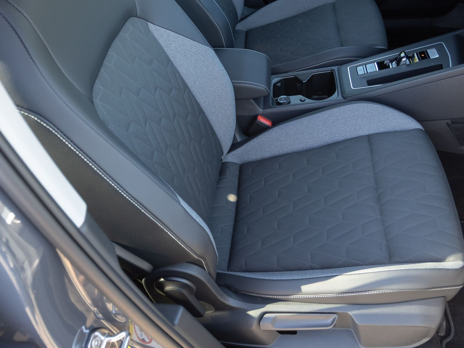 Volkswagen Golf VIII 1.5 eTSI DSG Goal, AHK, Navi, LED-Plus, Rückfahrkamera, App-Connect