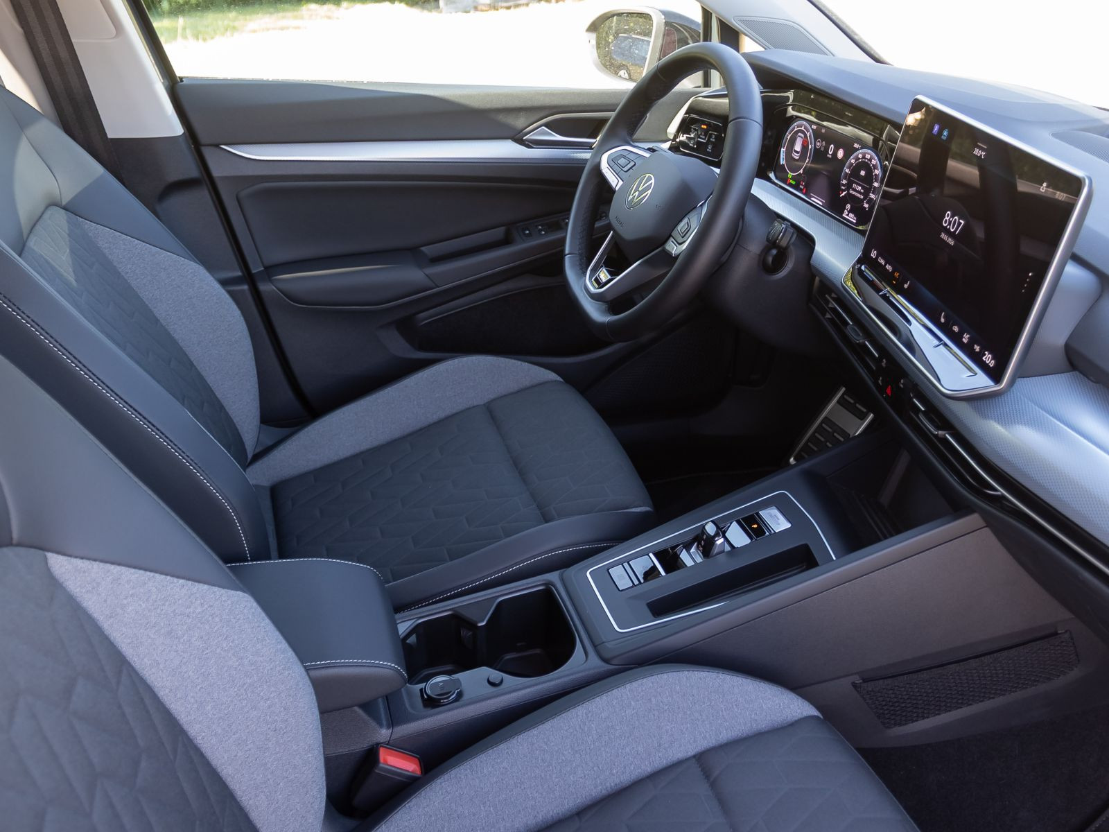 Volkswagen Golf VIII 1.5 eTSI DSG Goal, AHK, Navi, LED-Plus, Rückfahrkamera, App-Connect