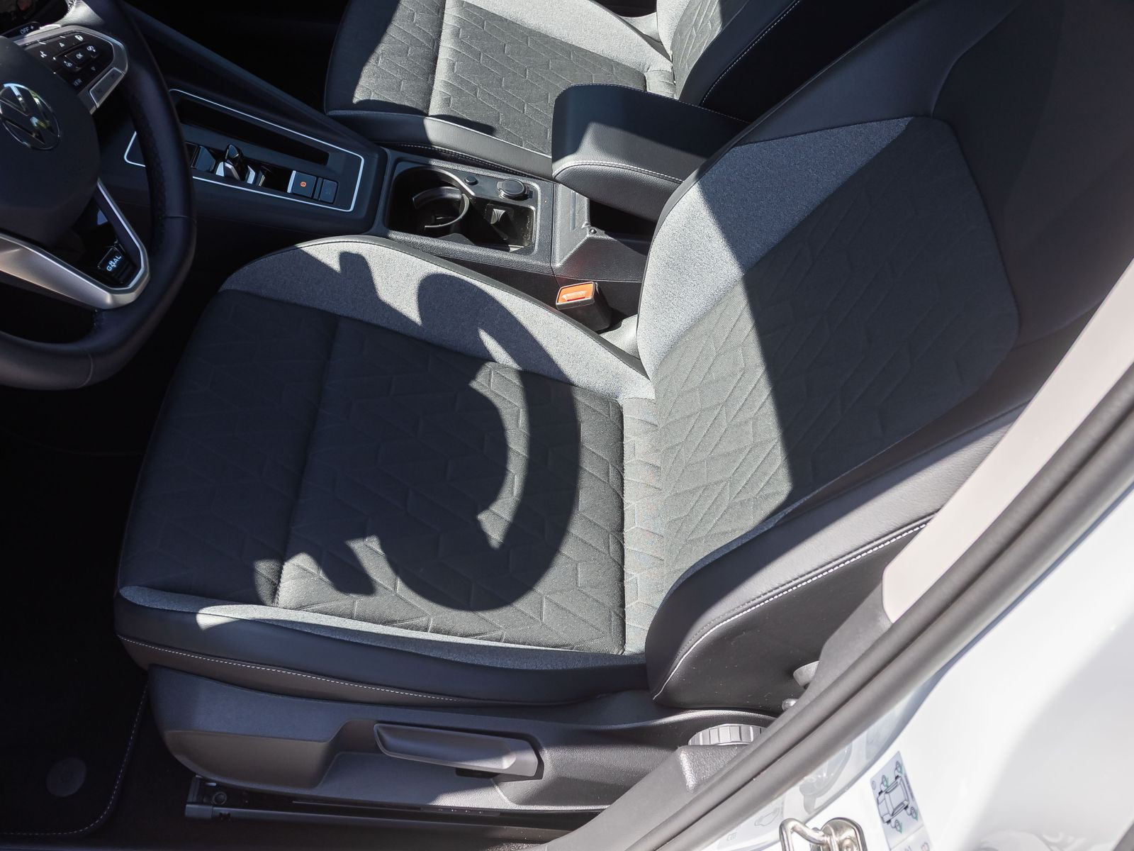 Volkswagen Golf VIII 1.5 eTSI DSG Goal, LED, Standheizung, App-Connect, Digital Cockpit Pro