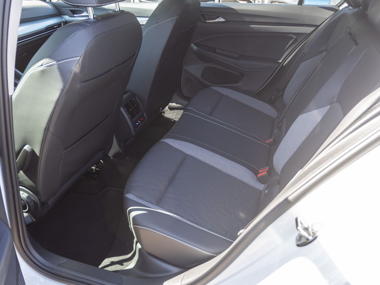 Volkswagen Golf VIII 1.5 eTSI DSG Goal, LED, Standheizung, App-Connect, Digital Cockpit Pro