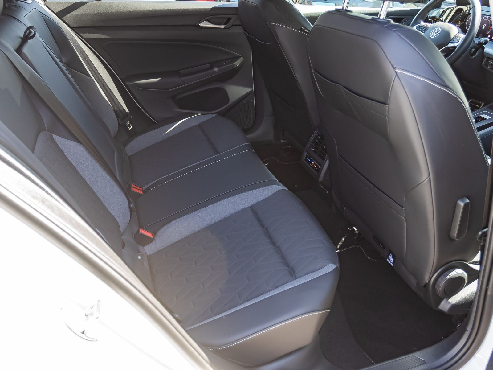 Volkswagen Golf VIII 1.5 eTSI DSG Goal, LED, Standheizung, App-Connect, Digital Cockpit Pro