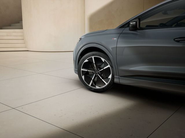 Audi Q4 SUV e-tron S line perform.  TechPlus/ AHK/ 21" "/ MMIpro 210kW