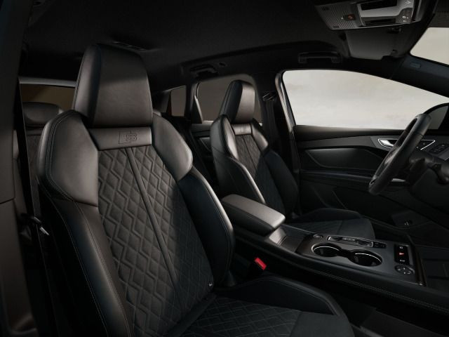 Audi Q4 SUV e-tron S line perform.  TechPlus/ AHK/ 21" "/ MMIpro 210kW