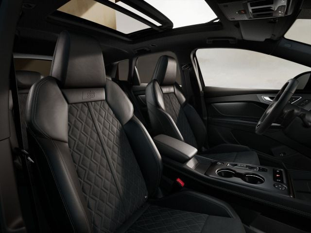 Audi Q4 SUV e-tron S line quattro  HuD/ Pano/ TechPlus / 220 kW