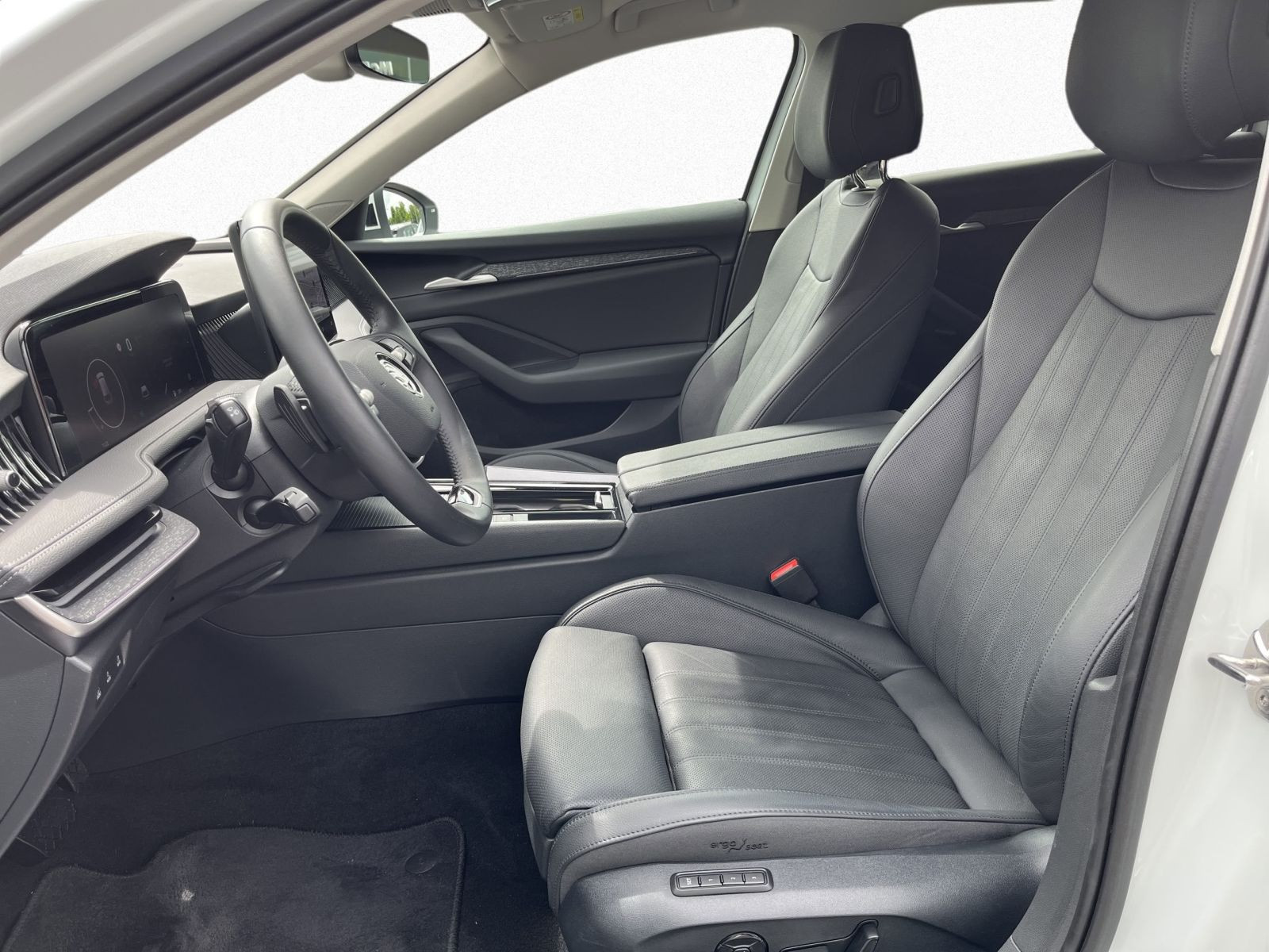 Skoda Superb Combi Selection 2,0TDI DSG 360°Kamera LED