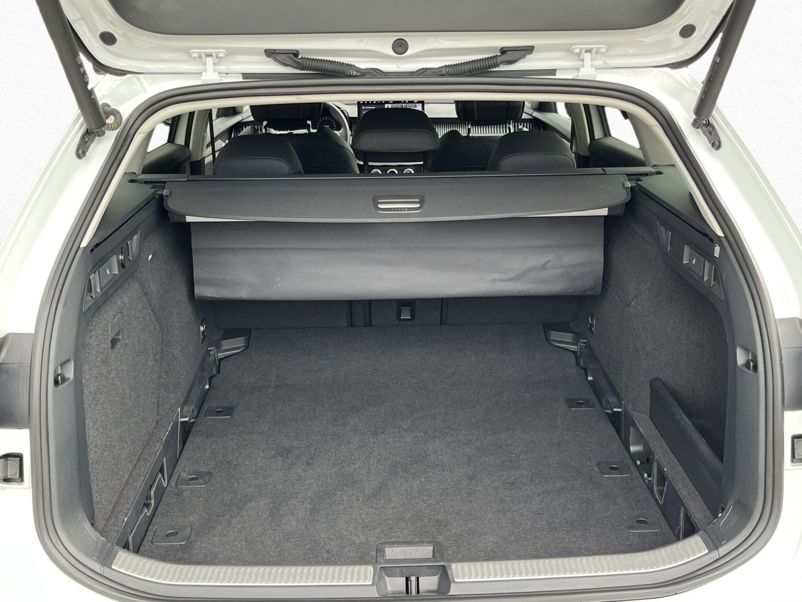Skoda Superb Combi Selection 2,0TDI DSG 360°Kamera LED