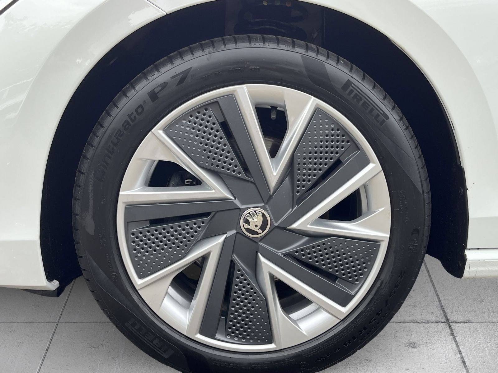 Skoda Superb Combi Selection 2,0TDI DSG 360°Kamera LED