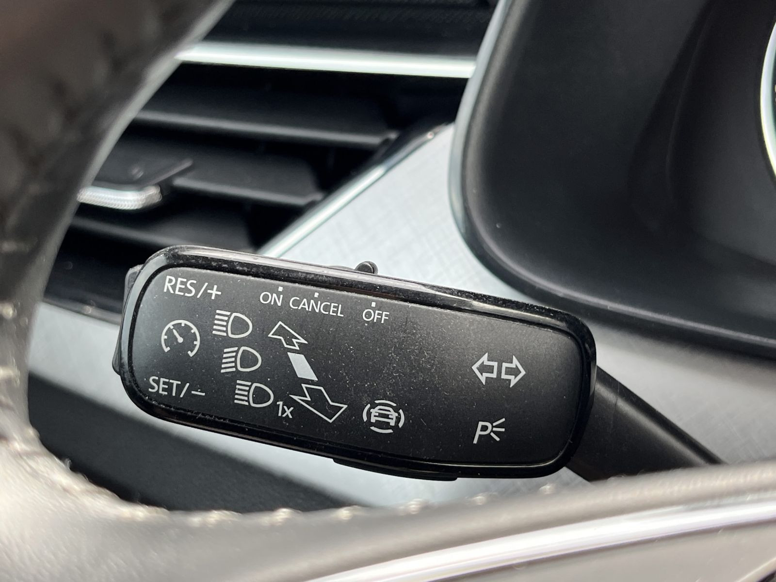 Skoda Kamiq Tour 1,0 TSI Sitzhzg Car Play GRA