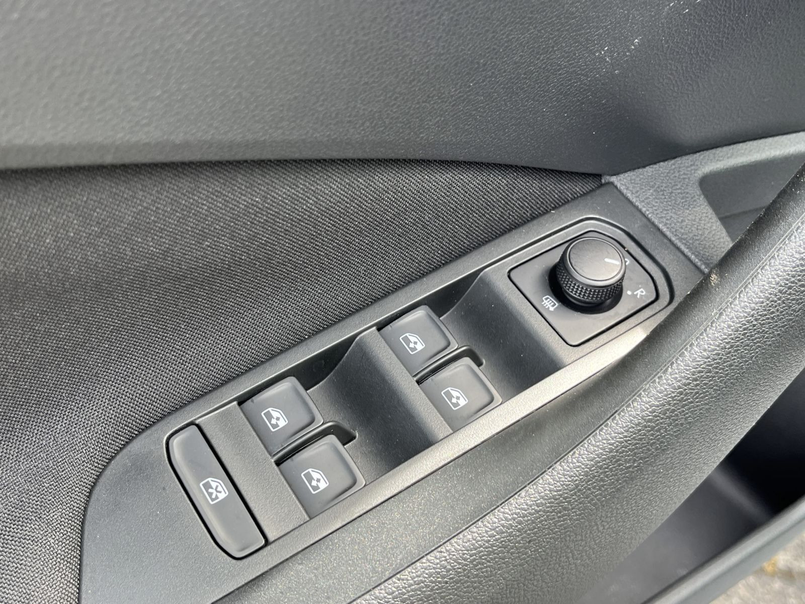 Skoda Kamiq Tour 1,0 TSI Sitzhzg Car Play GRA