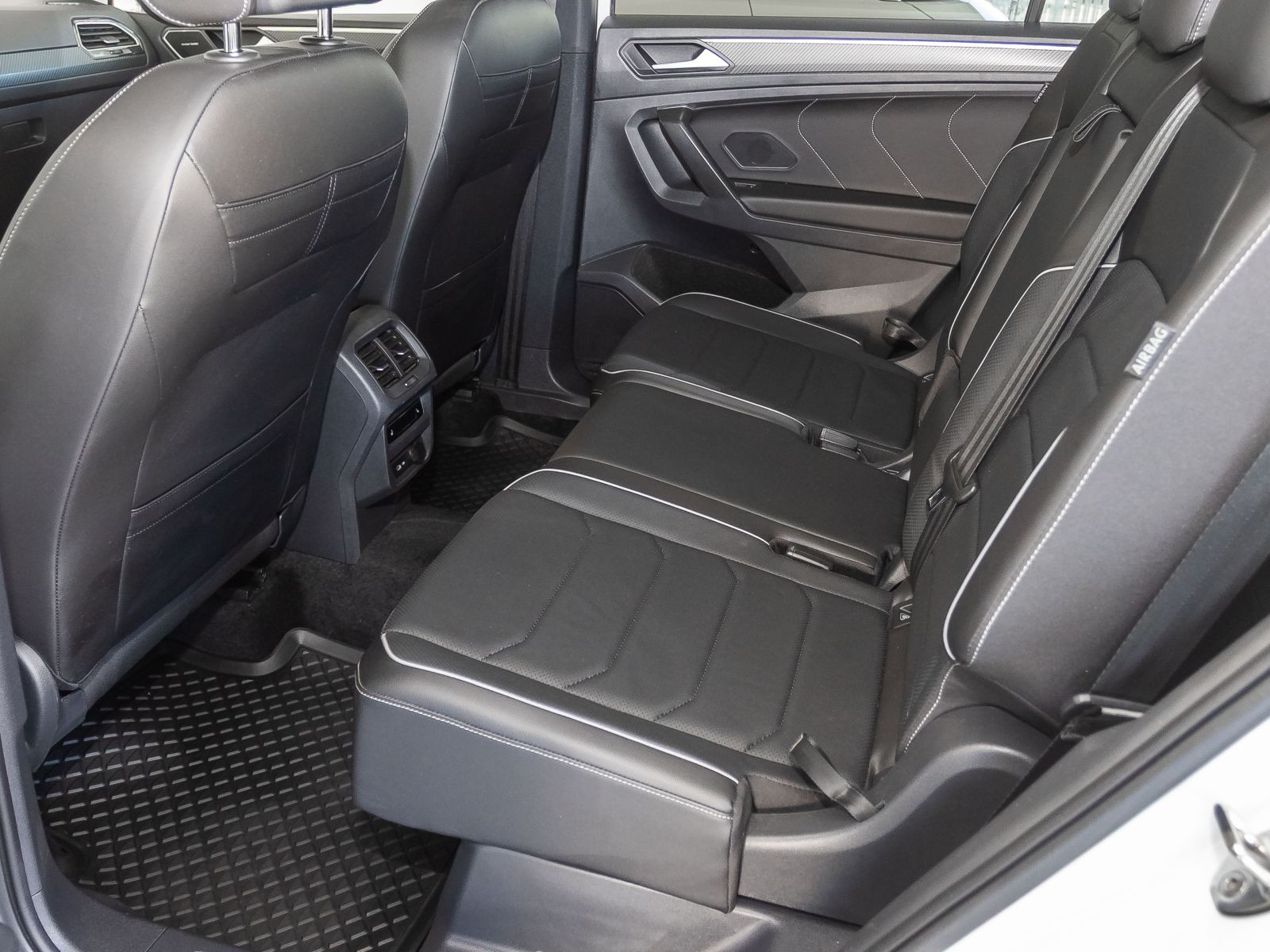 Volkswagen Tiguan Allspace R-Line 2.0TDI 4M DSG Navi Matrix Standhzg Panorama