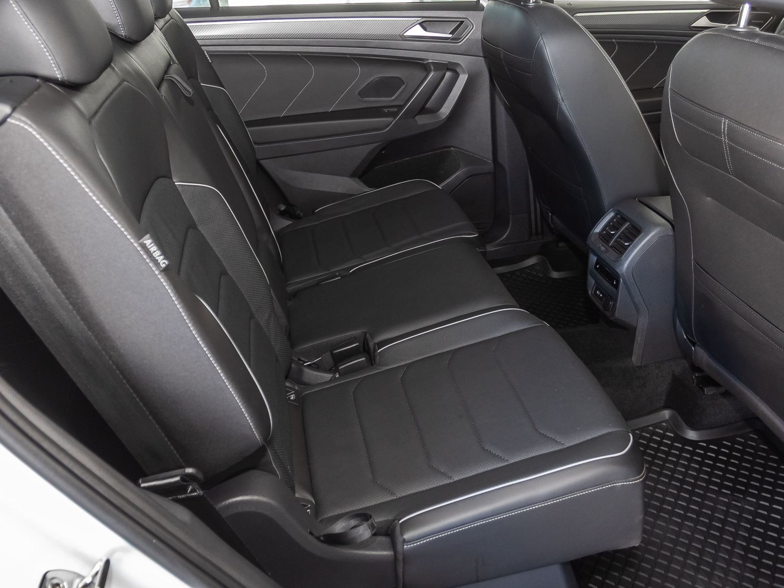 Volkswagen Tiguan Allspace R-Line 2.0TDI 4M DSG Navi Matrix Standhzg Panorama