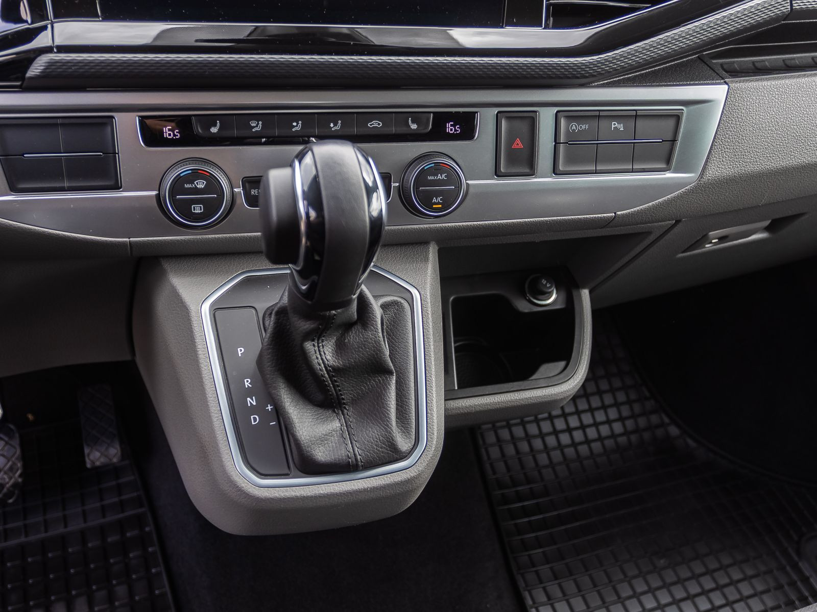Volkswagen T6.1 Caravelle LR Comfortline 2.0TDI DSG Navi LED Standhzg ACC