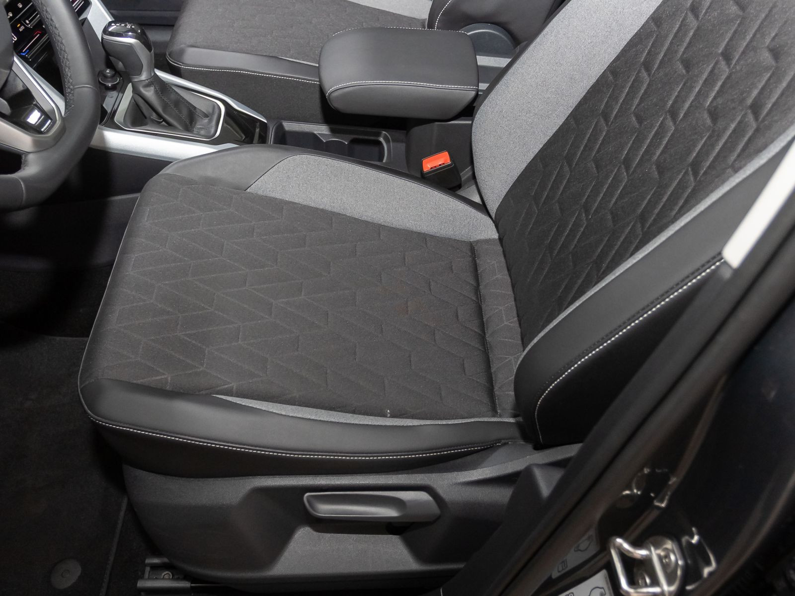 Volkswagen T-ROC 2.0 TDI DSG Goal, AHK, Rückfahrkamera, Navi, LED-Plus, App-Connect