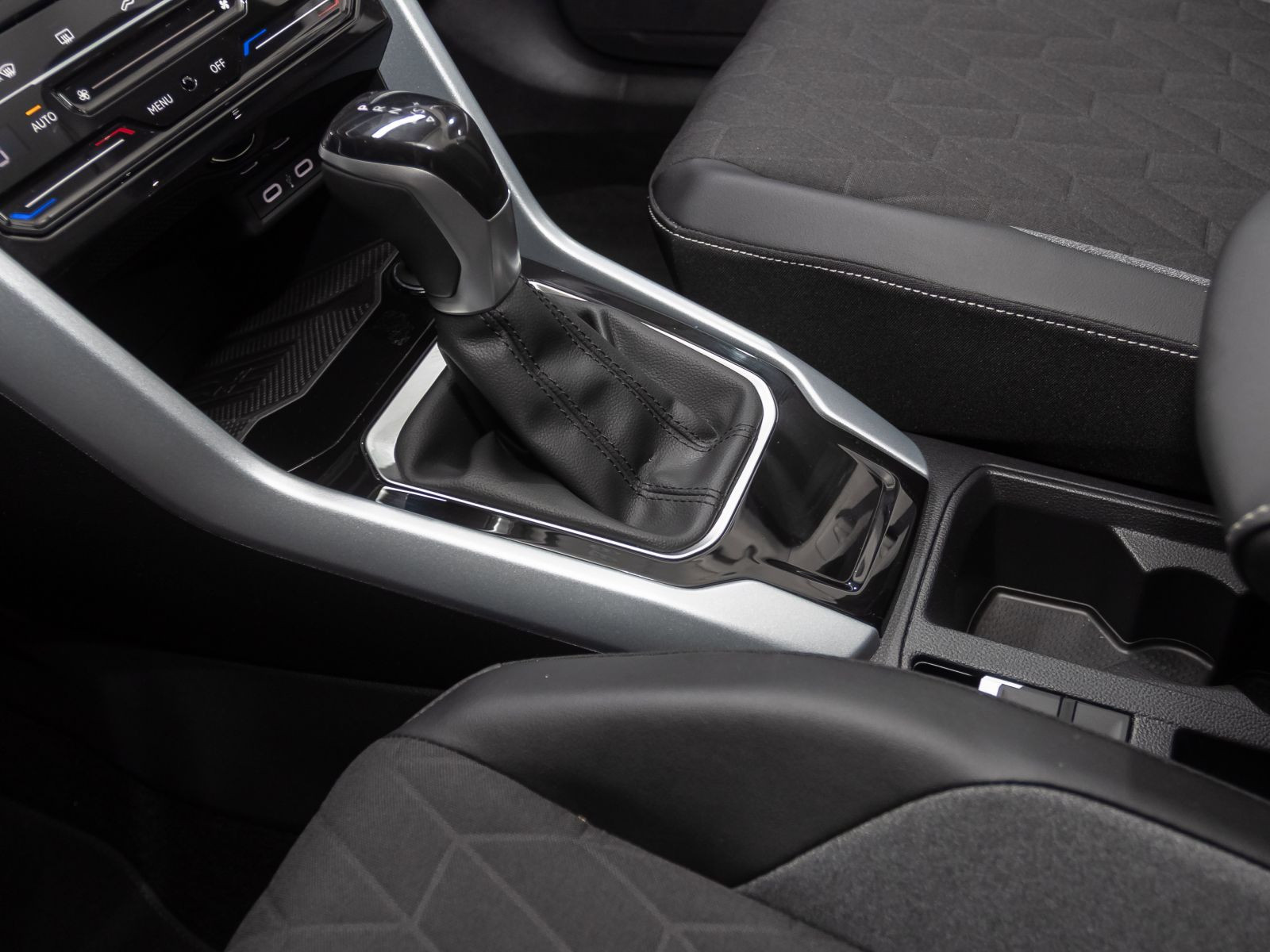 Volkswagen T-ROC 2.0 TDI DSG Goal, AHK, Rückfahrkamera, Navi, LED-Plus, App-Connect