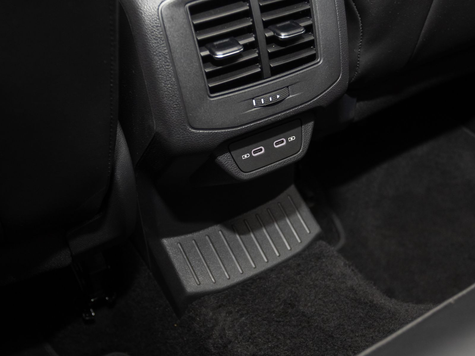 Volkswagen T-ROC 2.0 TDI DSG Goal, AHK, Rückfahrkamera, Navi, LED-Plus, App-Connect