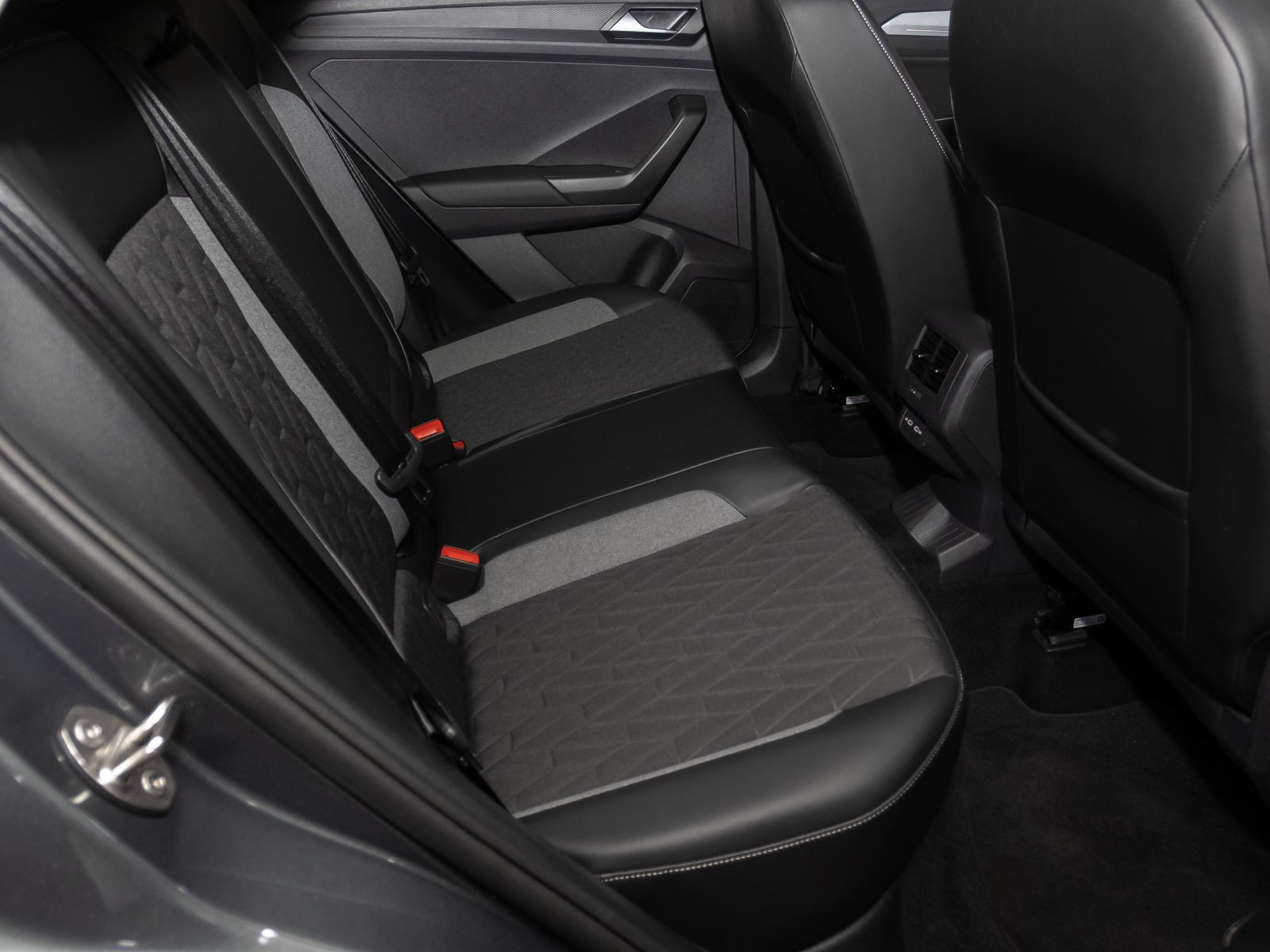 Volkswagen T-ROC 2.0 TDI DSG Goal, AHK, Rückfahrkamera, Navi, LED-Plus, App-Connect
