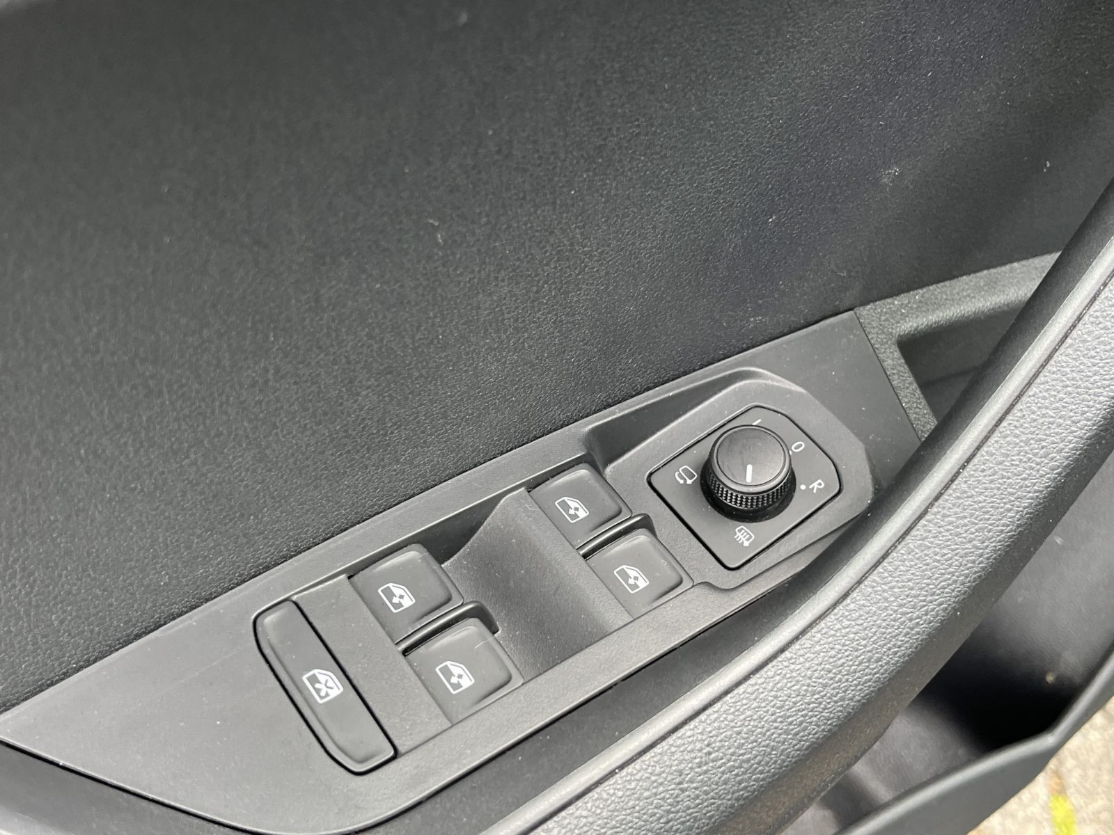 Skoda Karoq Selection 1.5TSI LED Sitzhzg Car Play