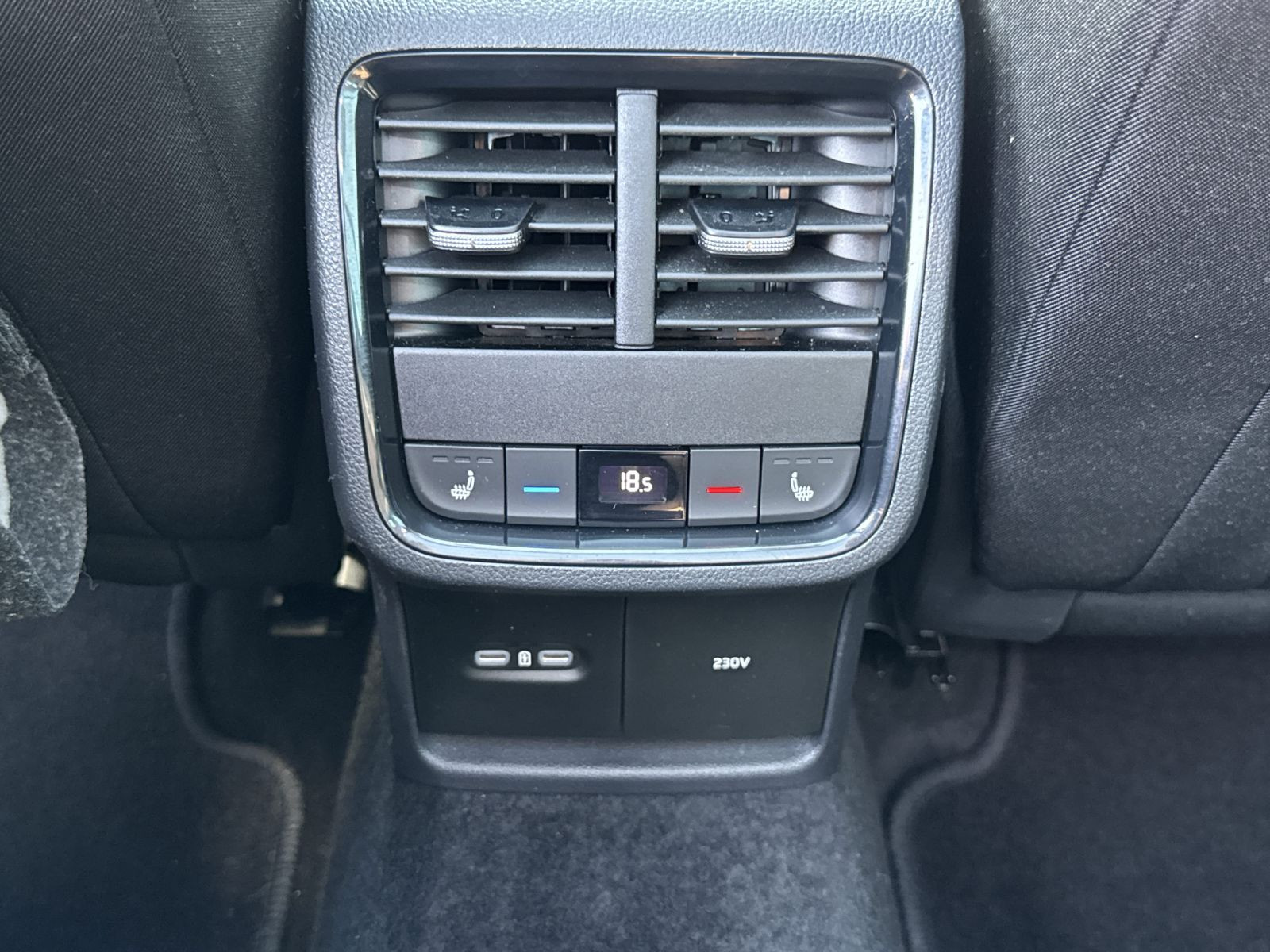 Skoda Octavia Combi RS 2.0TDI DSG Navi LED HuD Panorama ACC