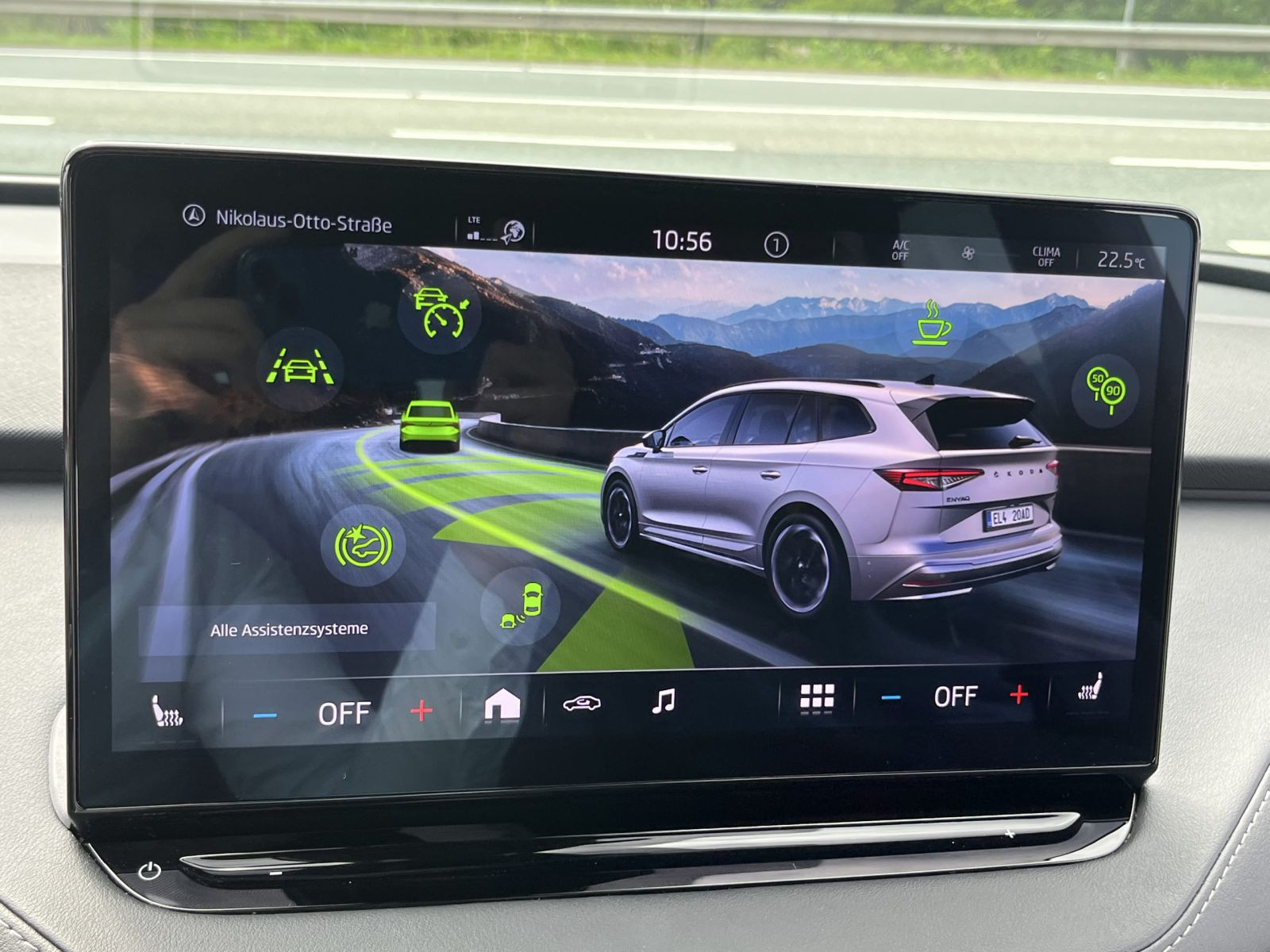 Skoda Enyaq 80X 4x4 Sportline Navi Standhzg Panorama LED