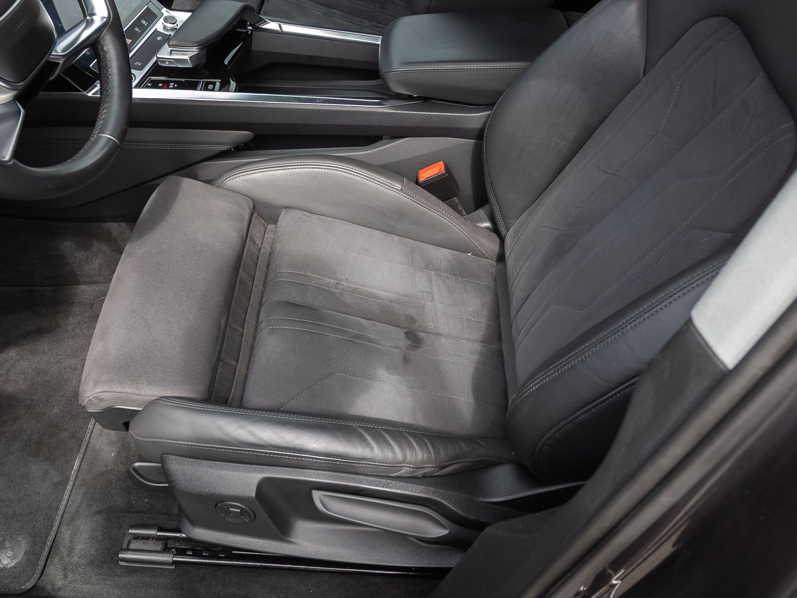 Audi e-tron advanced 55 qu Navi Standklima Air ACC