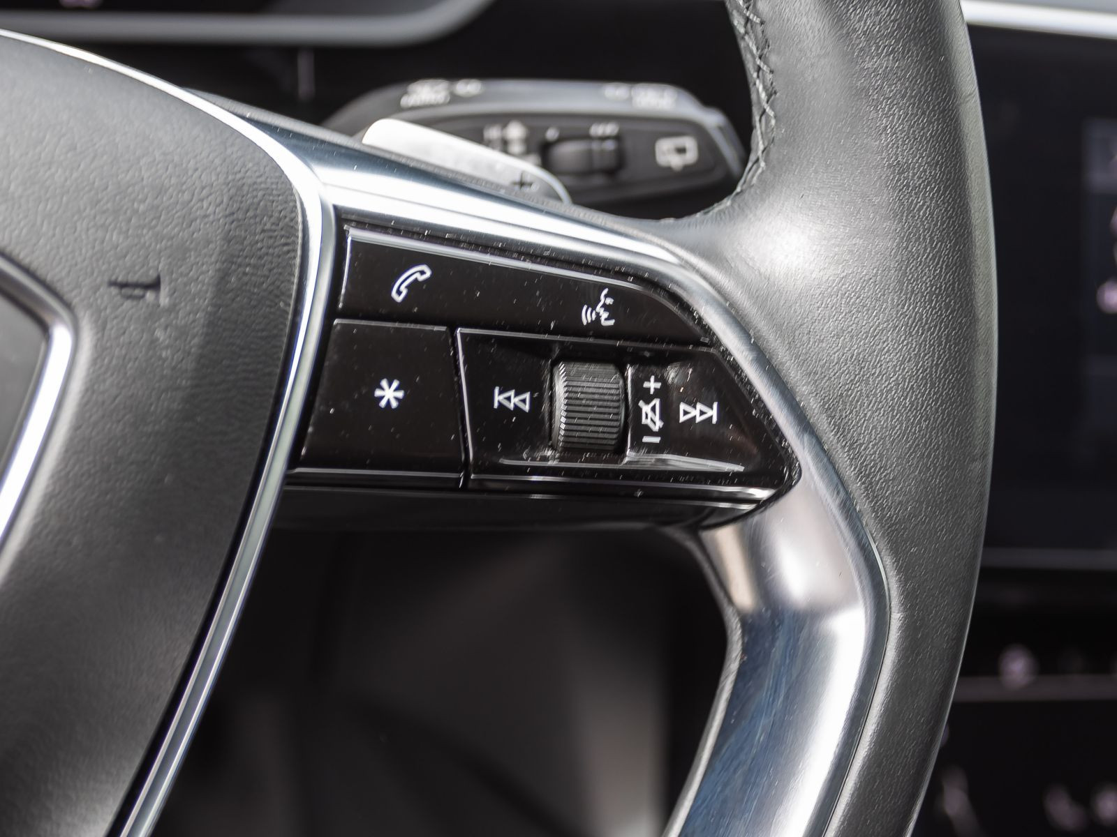 Audi e-tron advanced 55 qu Navi Standklima Air ACC