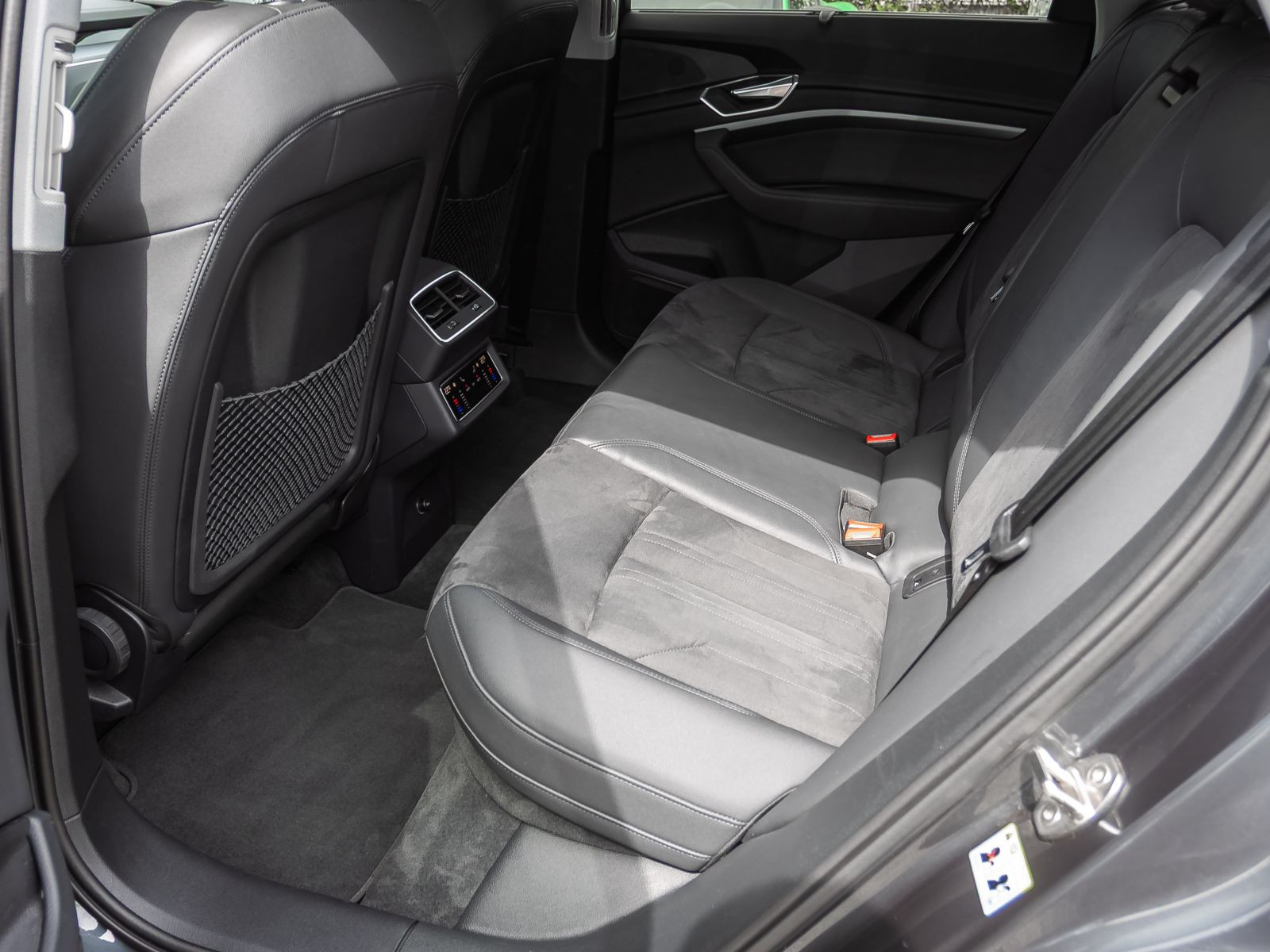 Audi e-tron advanced 55 qu Navi Standklima Air ACC