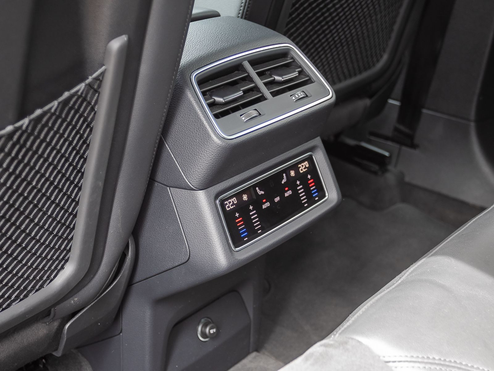 Audi e-tron advanced 55 qu Navi Standklima Air ACC