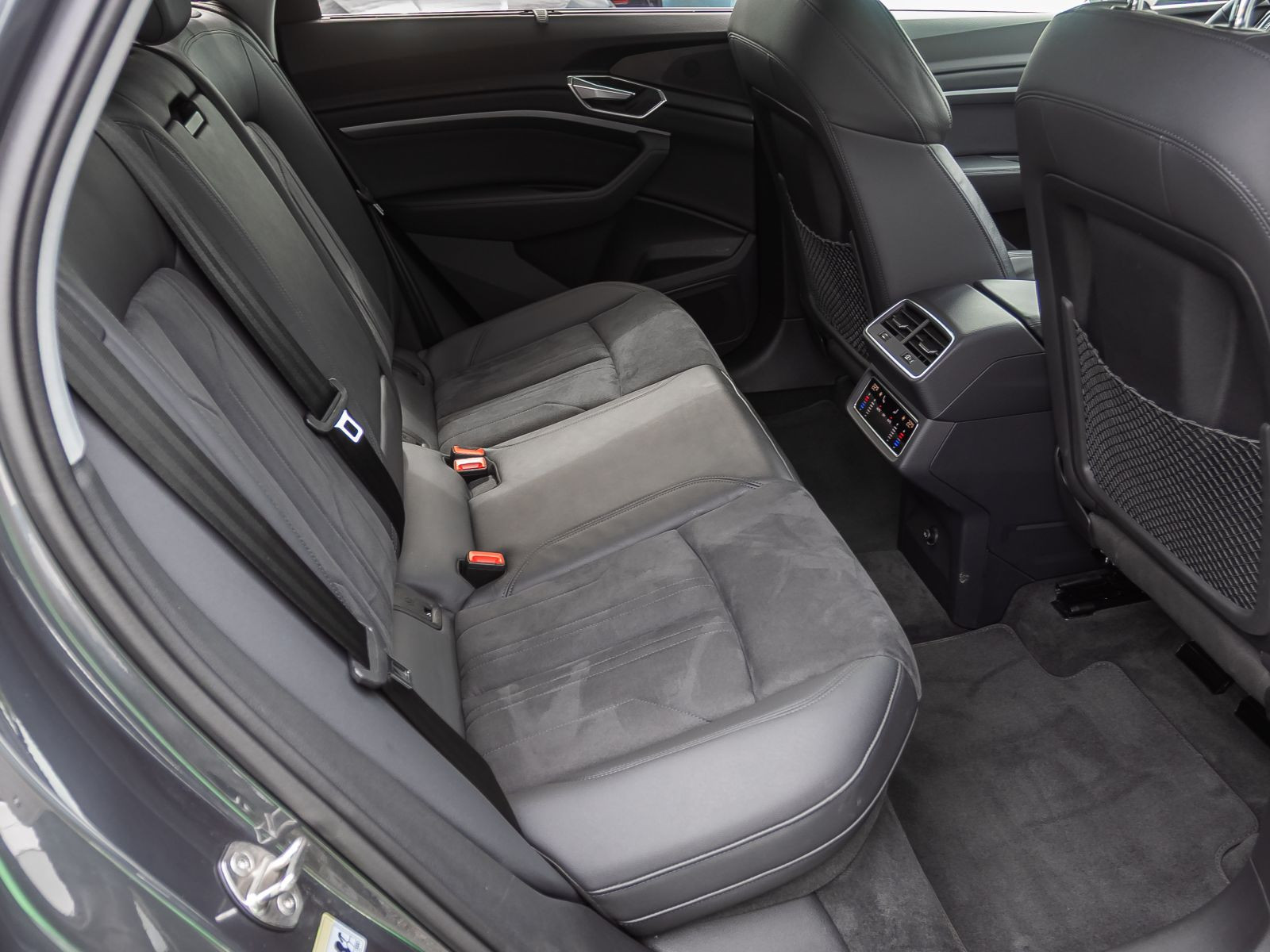 Audi e-tron advanced 55 qu Navi Standklima Air ACC