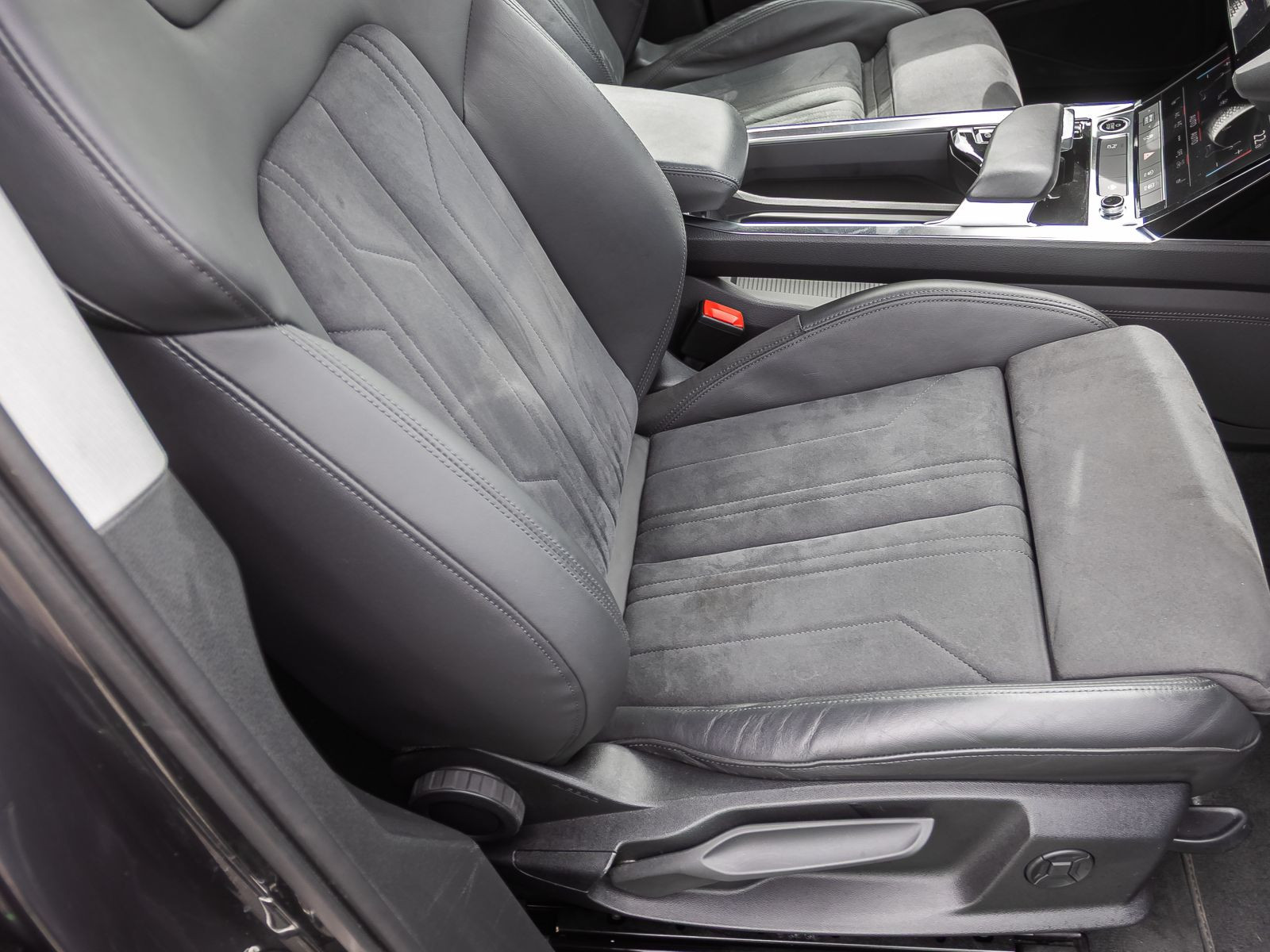 Audi e-tron advanced 55 qu Navi Standklima Air ACC