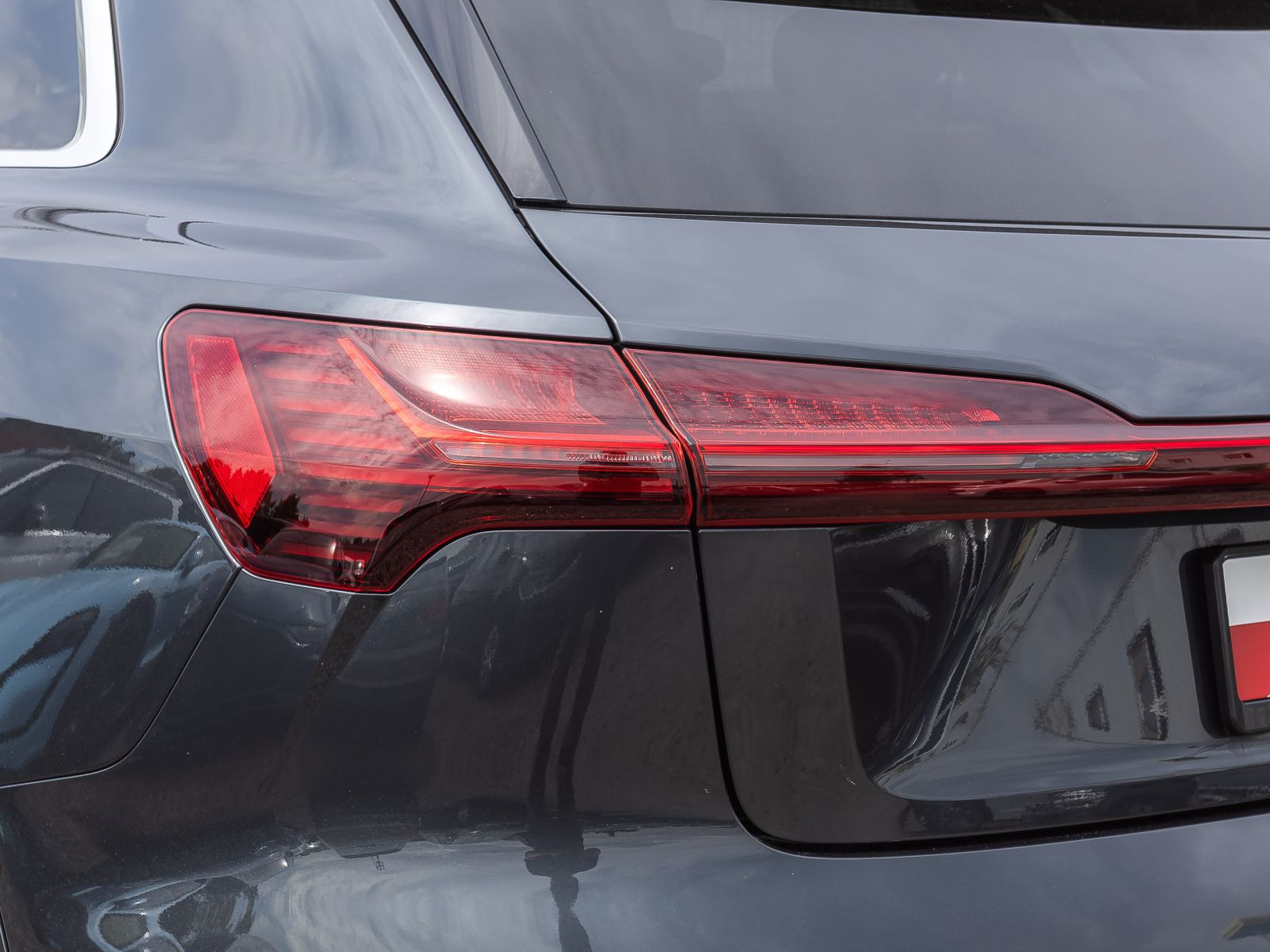 Audi e-tron advanced 55 qu Navi Standklima Air ACC