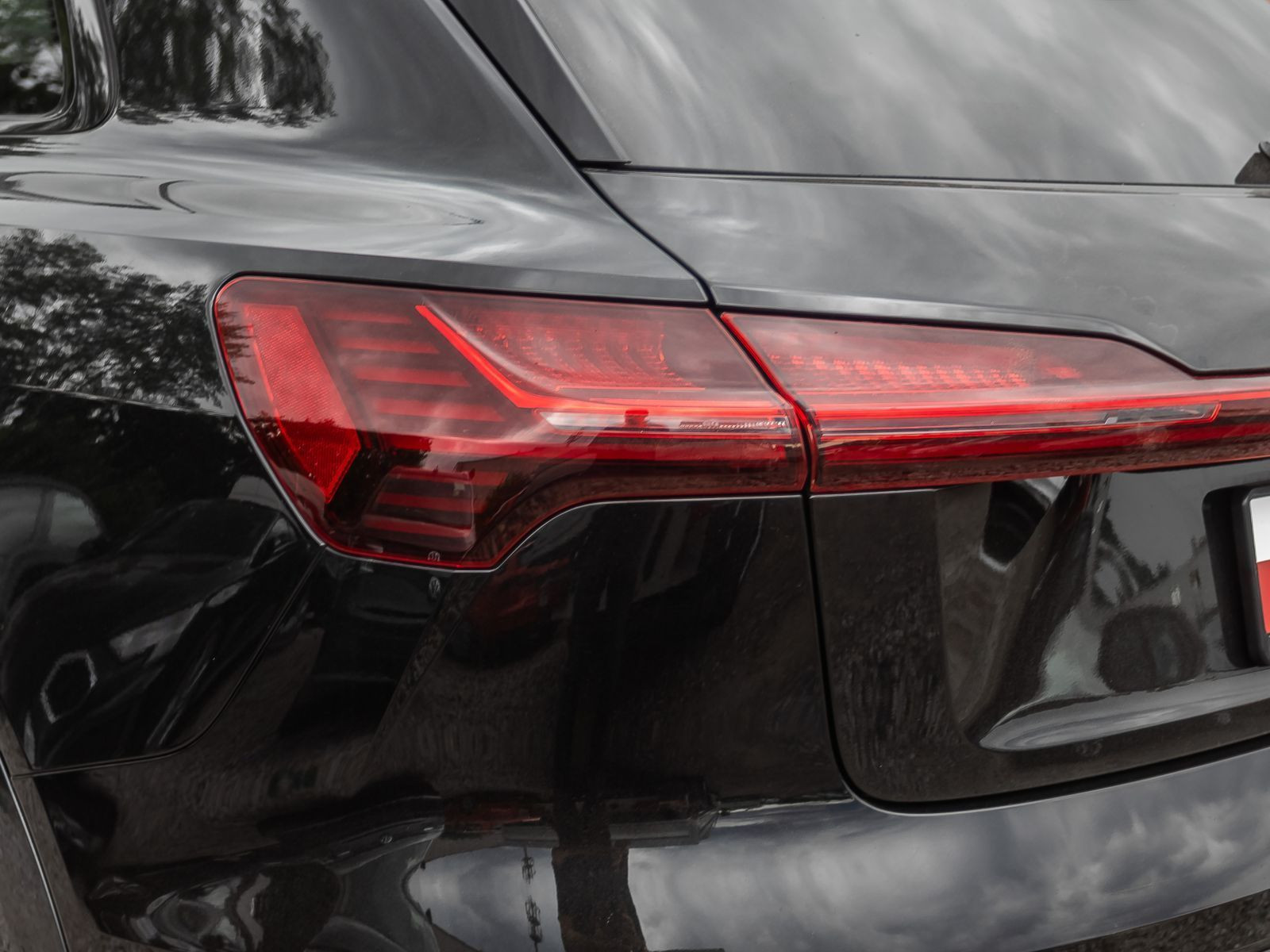 Audi e-tron advanced 55 qu Standklima Air Pano AHK ACC