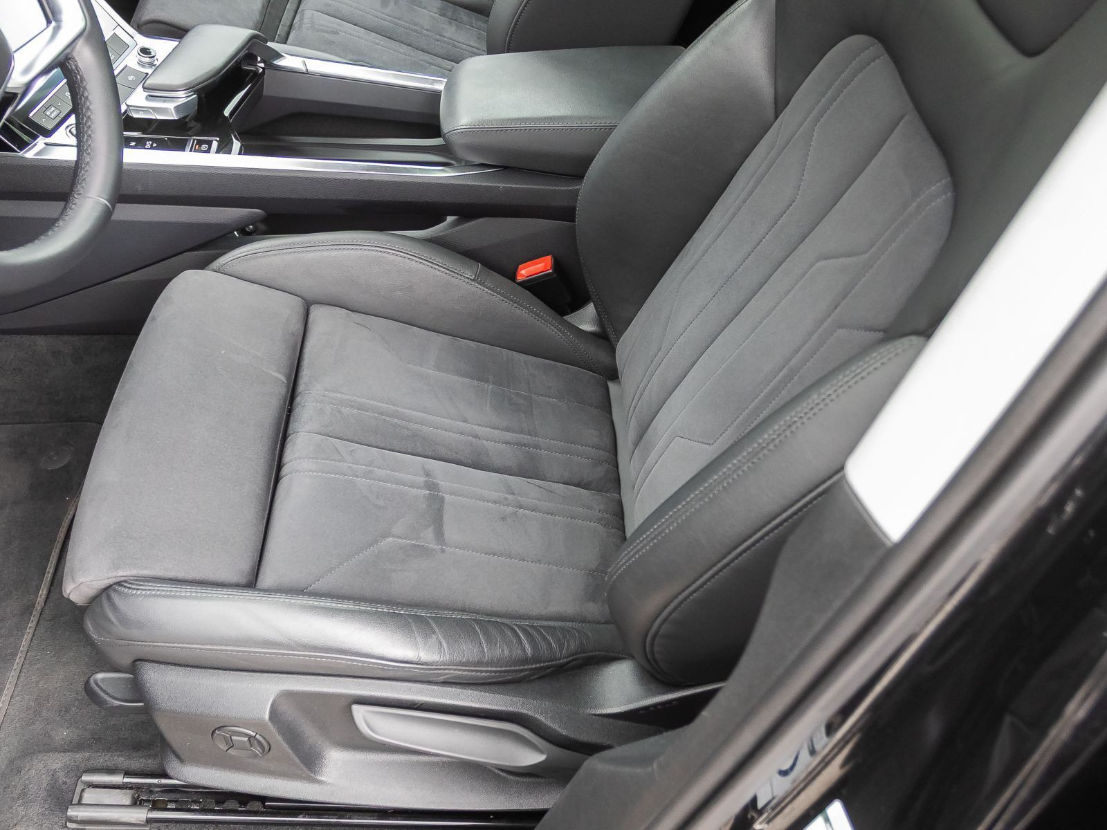 Audi e-tron advanced 55 qu Standklima Air Pano AHK ACC