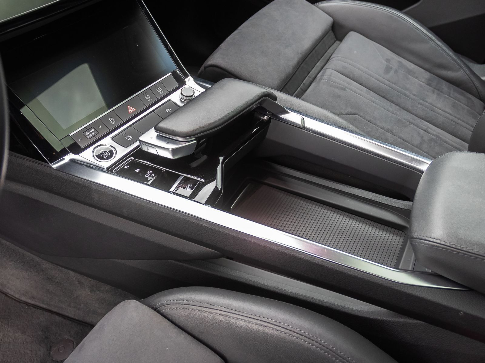 Audi e-tron advanced 55 qu Standklima Air Pano AHK ACC