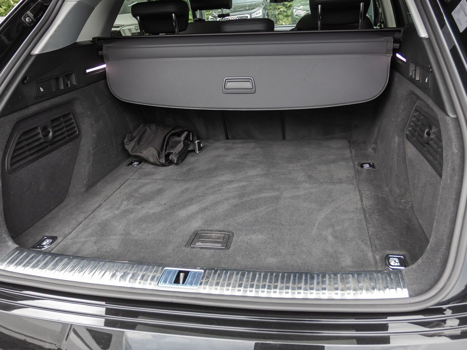 Audi e-tron advanced 55 qu Standklima Air Pano AHK ACC