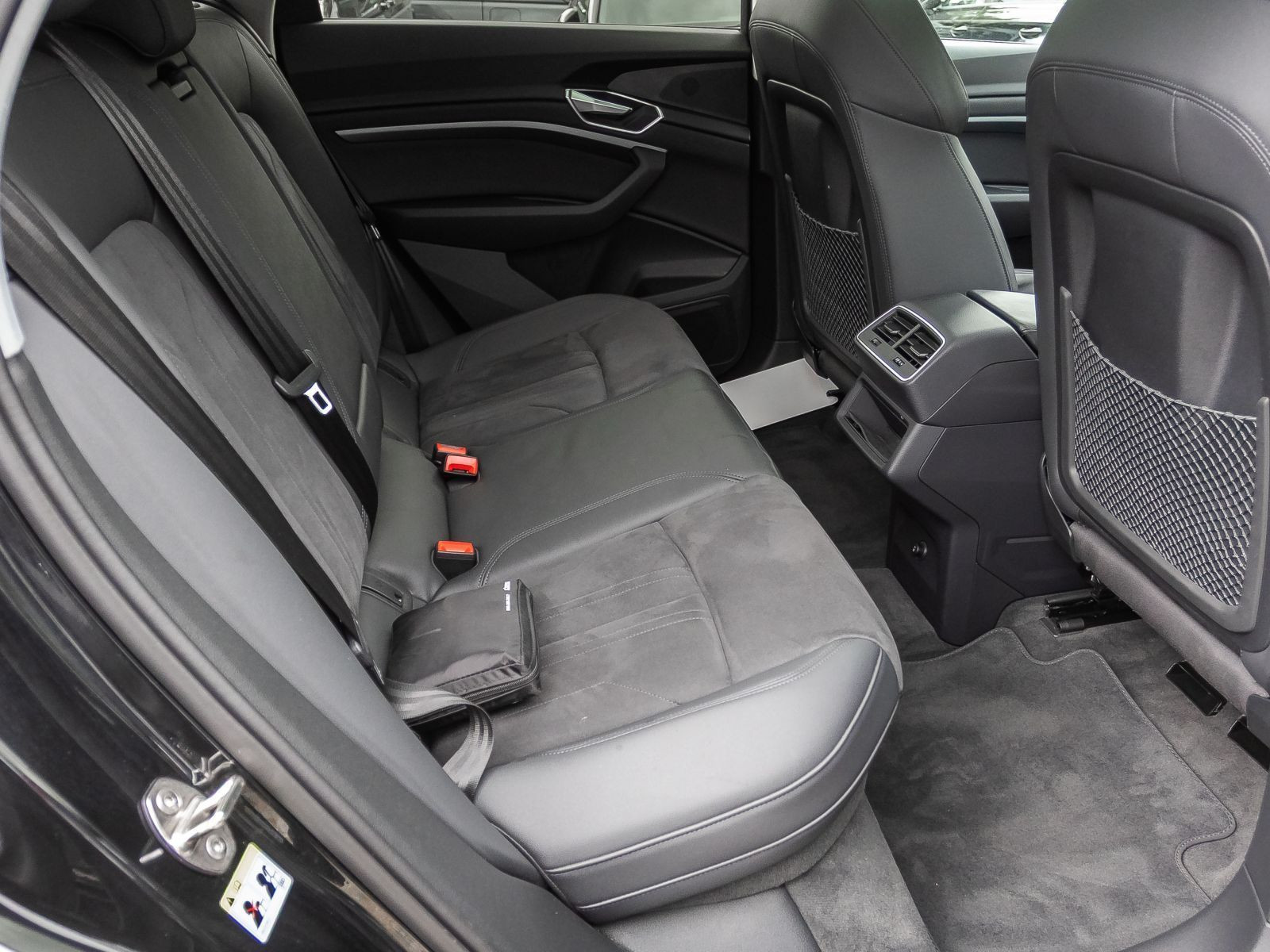 Audi e-tron advanced 55 qu Standklima Air Pano AHK ACC