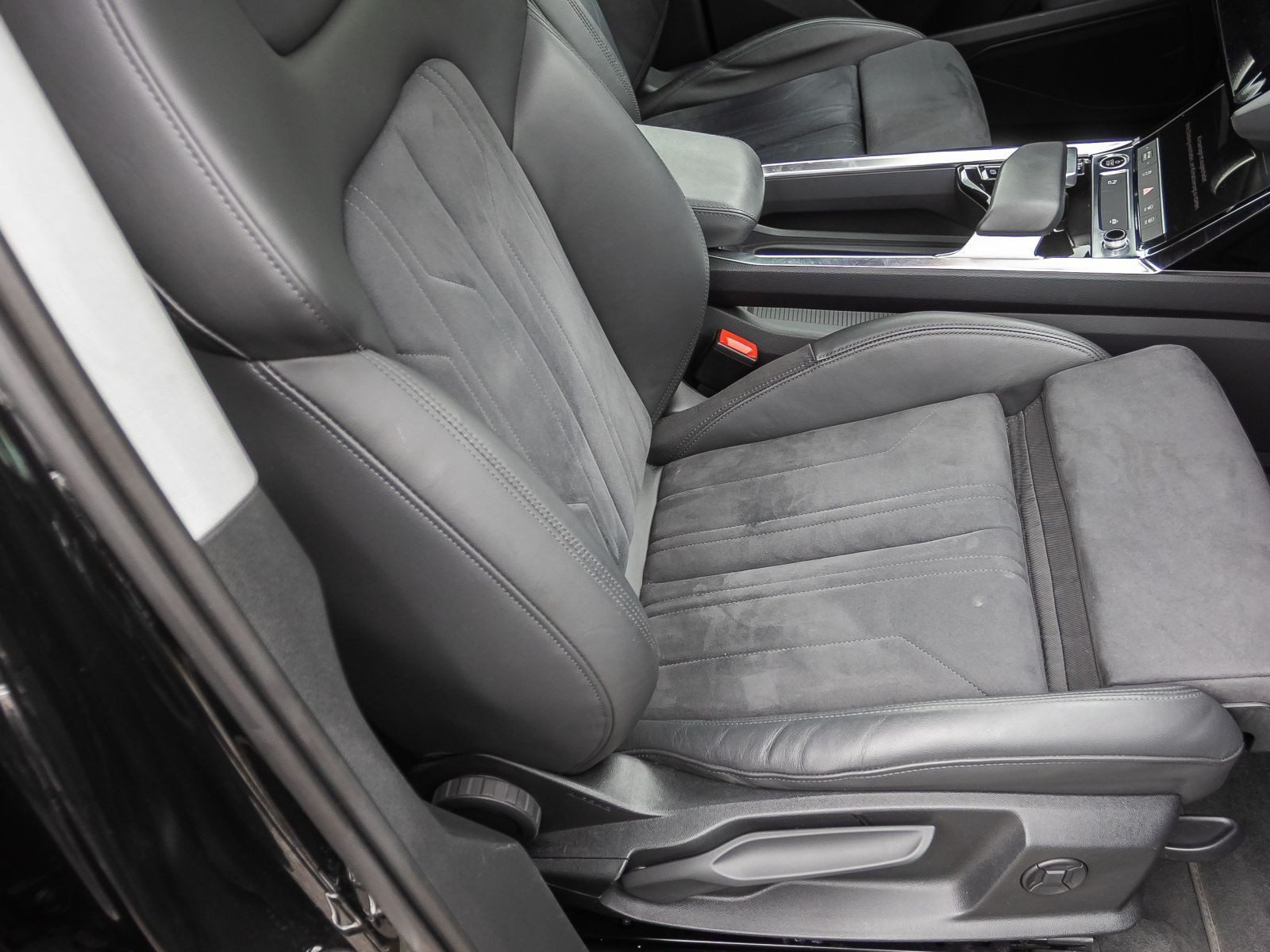 Audi e-tron advanced 55 qu Standklima Air Pano AHK ACC