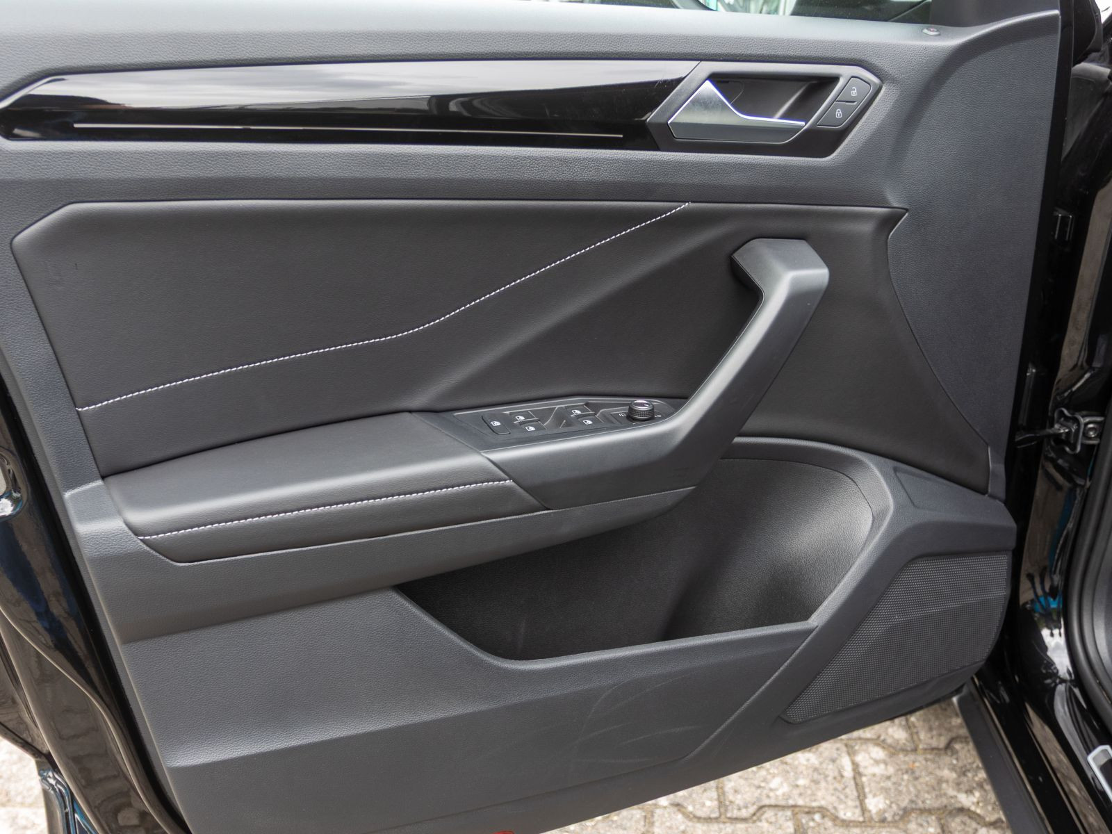 Volkswagen T-ROC 1.5 TSI DSG R-Line, Navi, LED, Rückfahrkamera, App-Connect, AHK