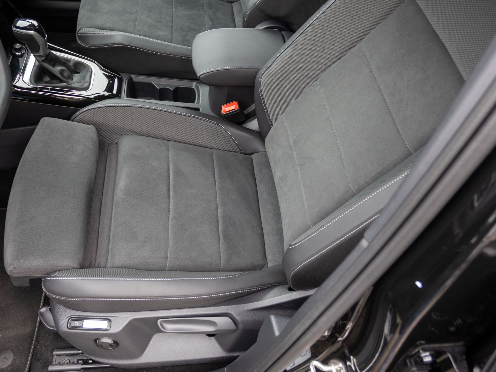 Volkswagen T-ROC 1.5 TSI DSG R-Line, Navi, LED, Rückfahrkamera, App-Connect, AHK
