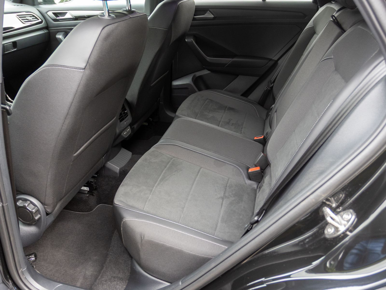 Volkswagen T-ROC 1.5 TSI DSG R-Line, Navi, LED, Rückfahrkamera, App-Connect, AHK
