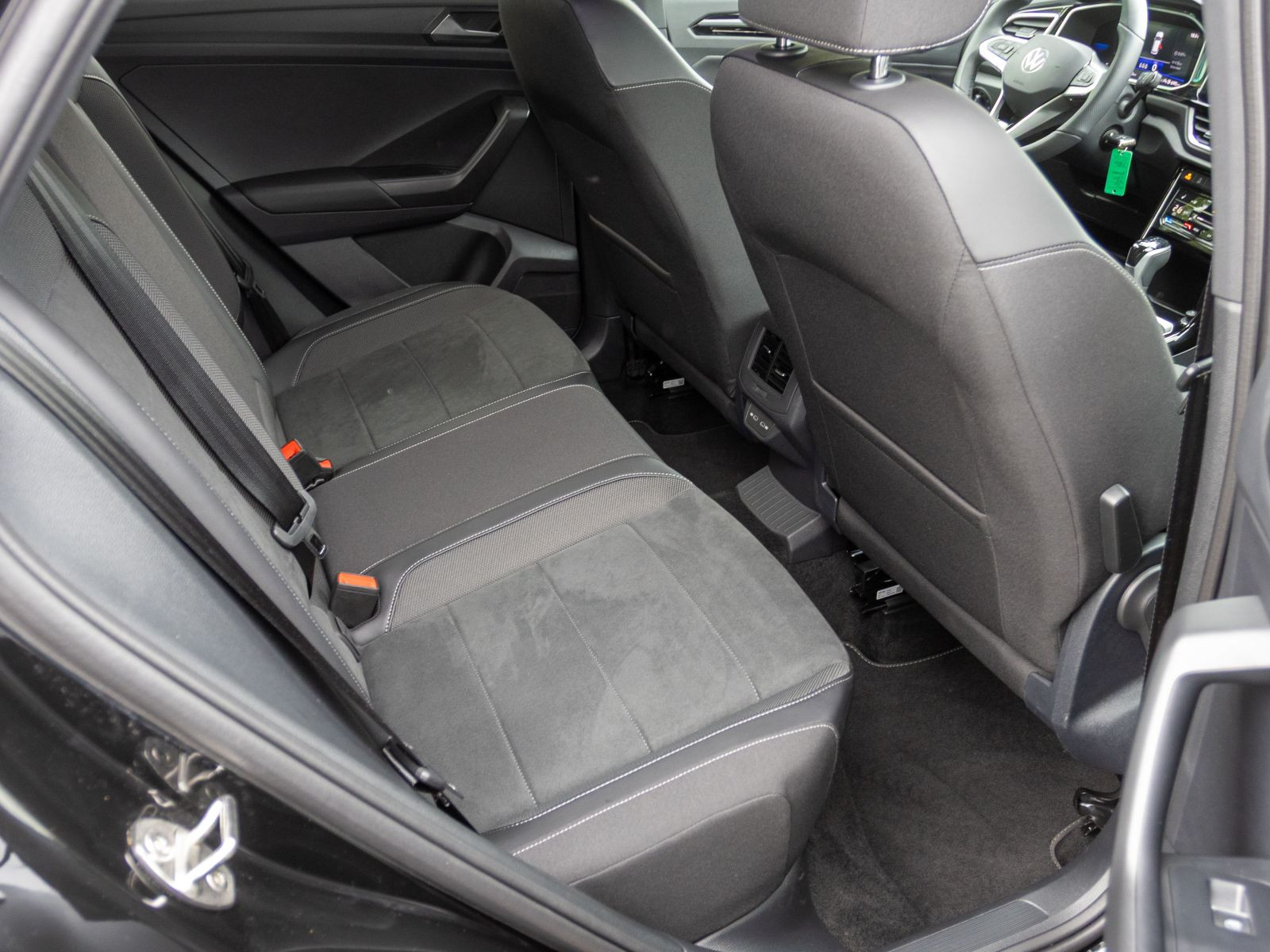 Volkswagen T-ROC 1.5 TSI DSG R-Line, Navi, LED, Rückfahrkamera, App-Connect, AHK