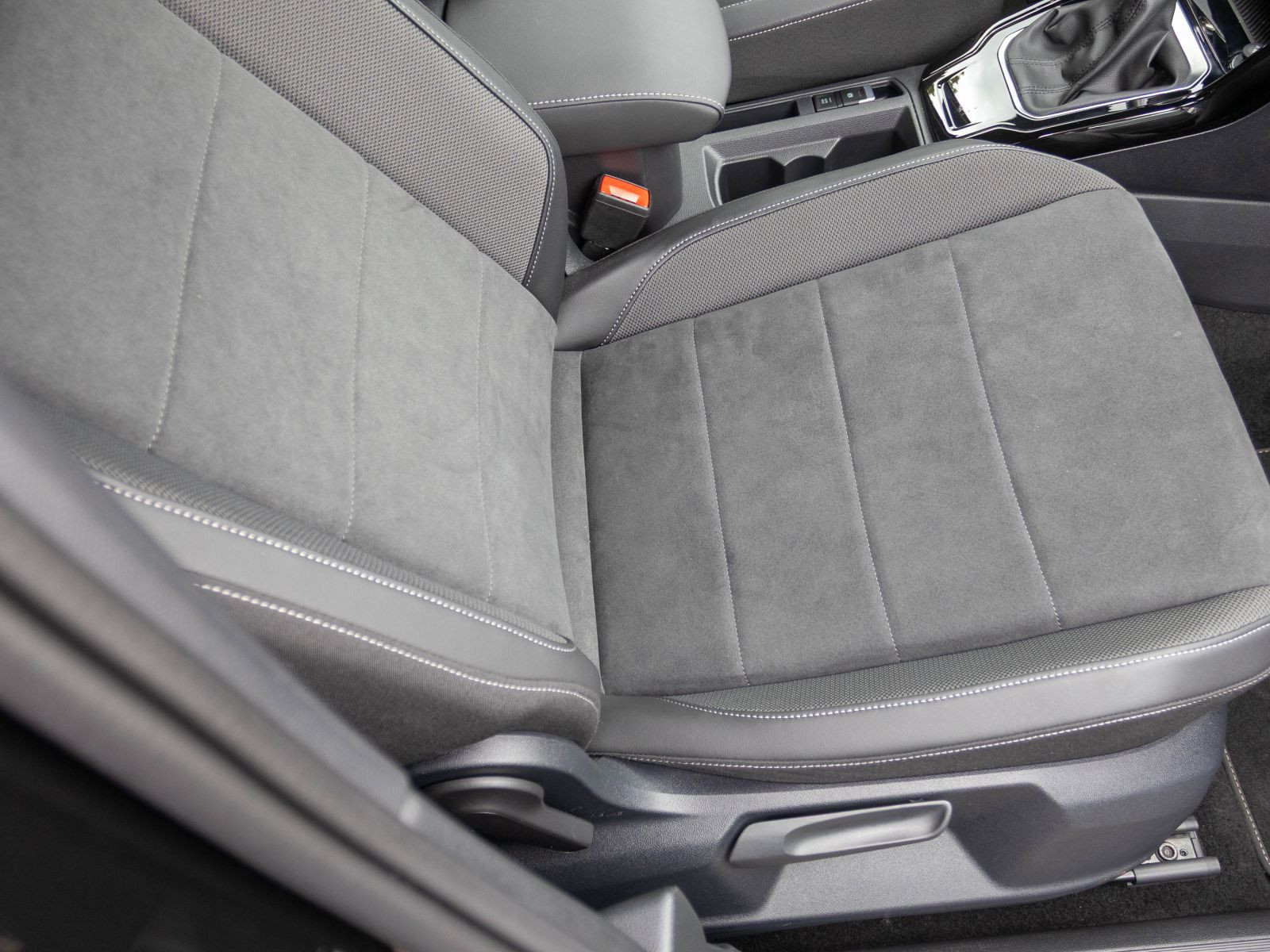 Volkswagen T-ROC 1.5 TSI DSG R-Line, Navi, LED, Rückfahrkamera, App-Connect, AHK