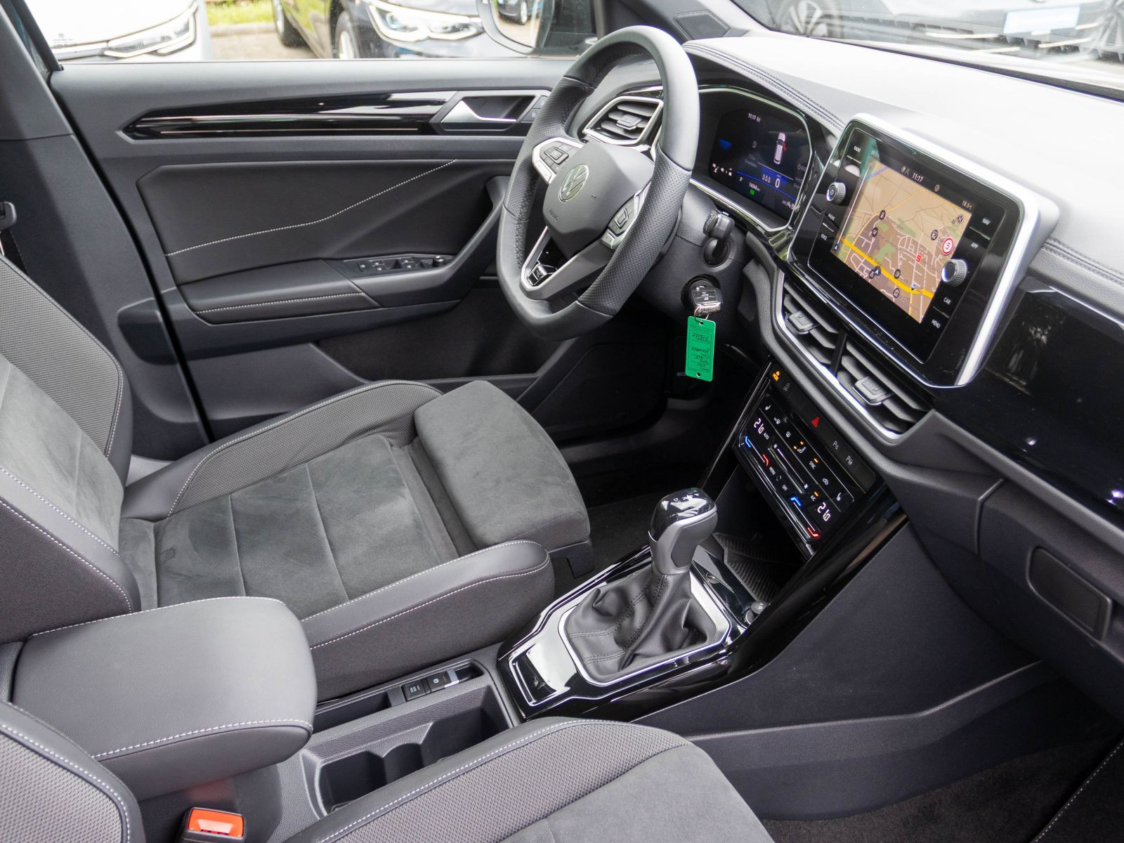 Volkswagen T-ROC 1.5 TSI DSG R-Line, Navi, LED, Rückfahrkamera, App-Connect, AHK