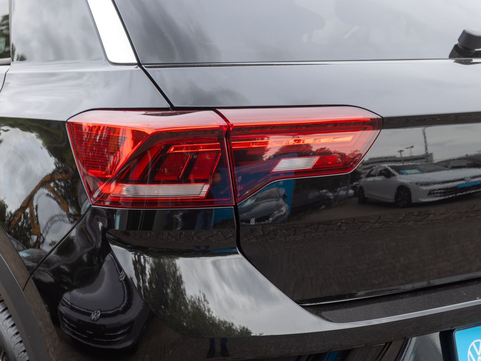 Volkswagen T-ROC 1.5 TSI DSG R-Line, Navi, LED, Rückfahrkamera, App-Connect, AHK